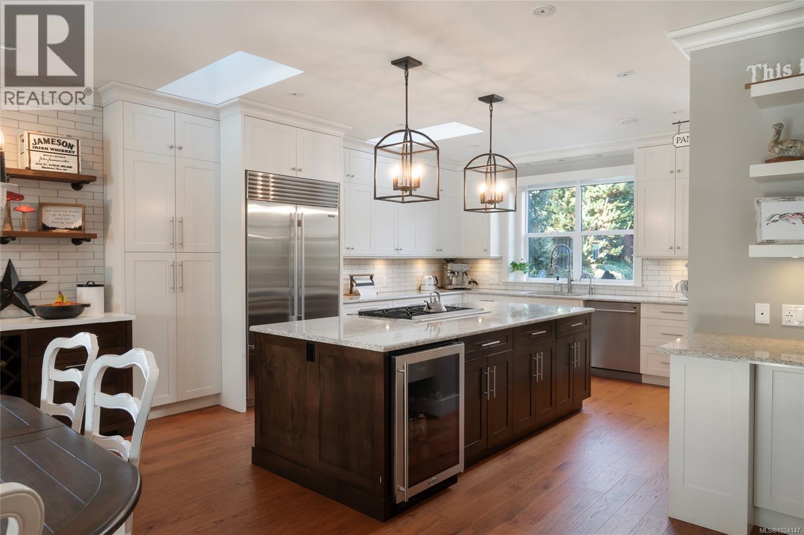 7342 Lakefront Pl, Lake Cowichan