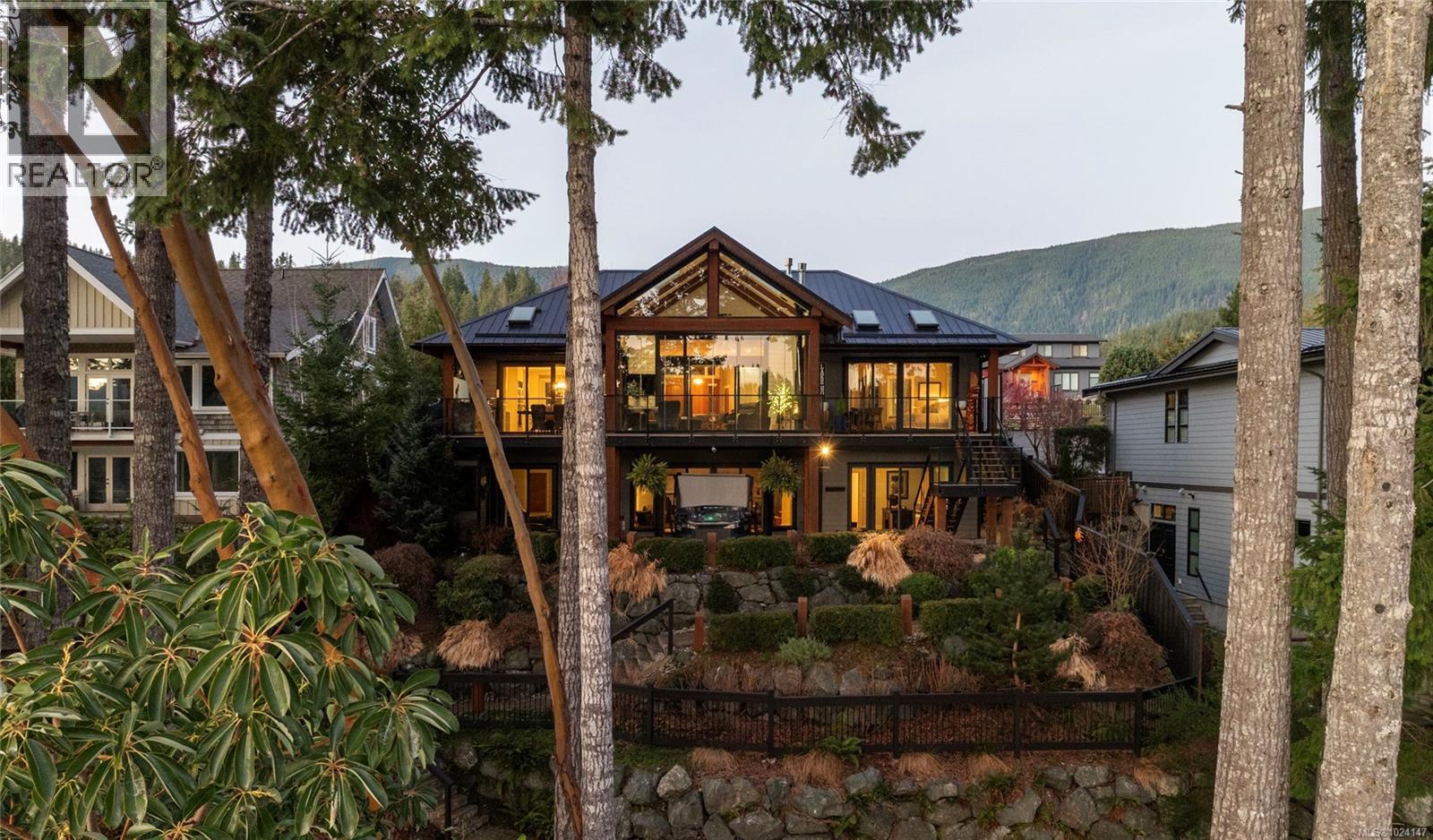 7342 Lakefront Pl, Lake Cowichan