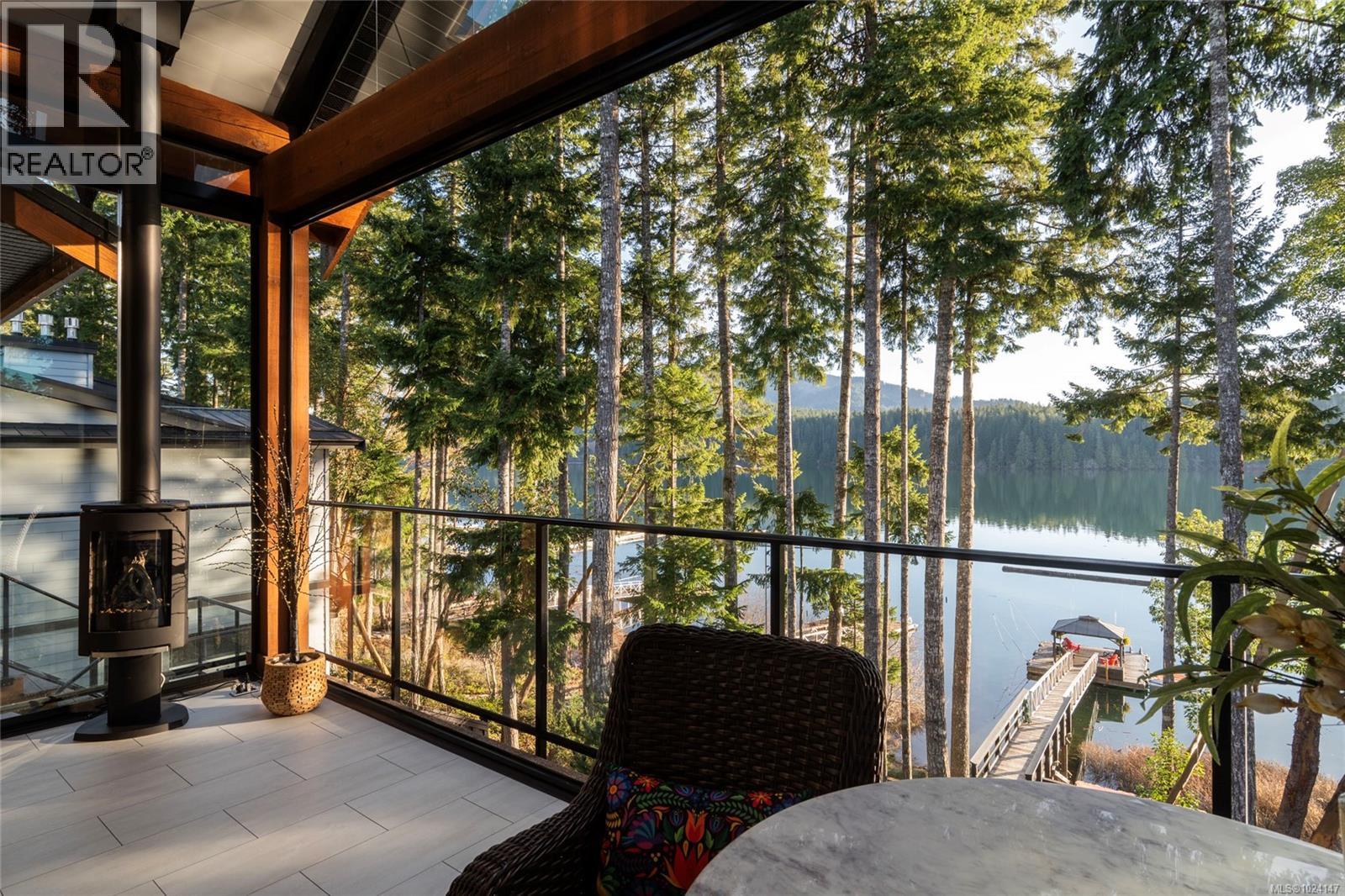 7342 Lakefront Pl, Lake Cowichan