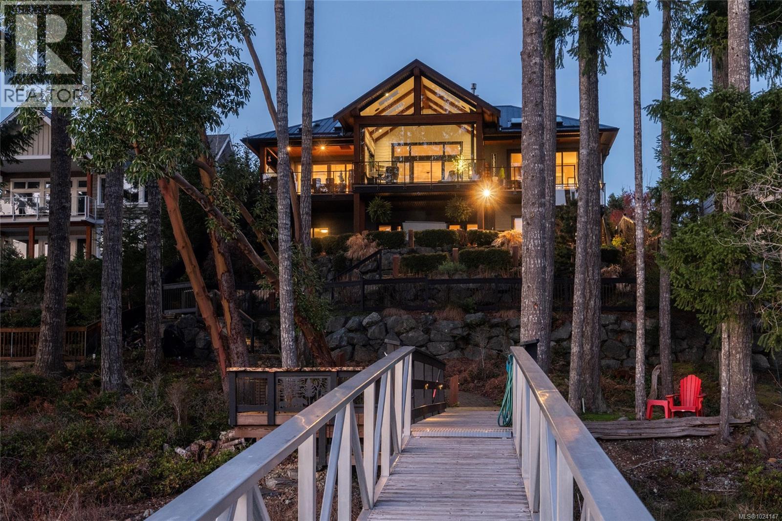 7342 Lakefront Pl, Lake Cowichan