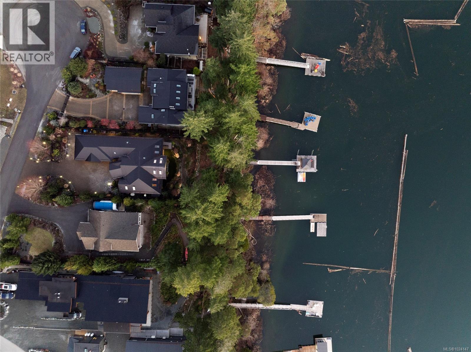 7342 Lakefront Pl, Lake Cowichan