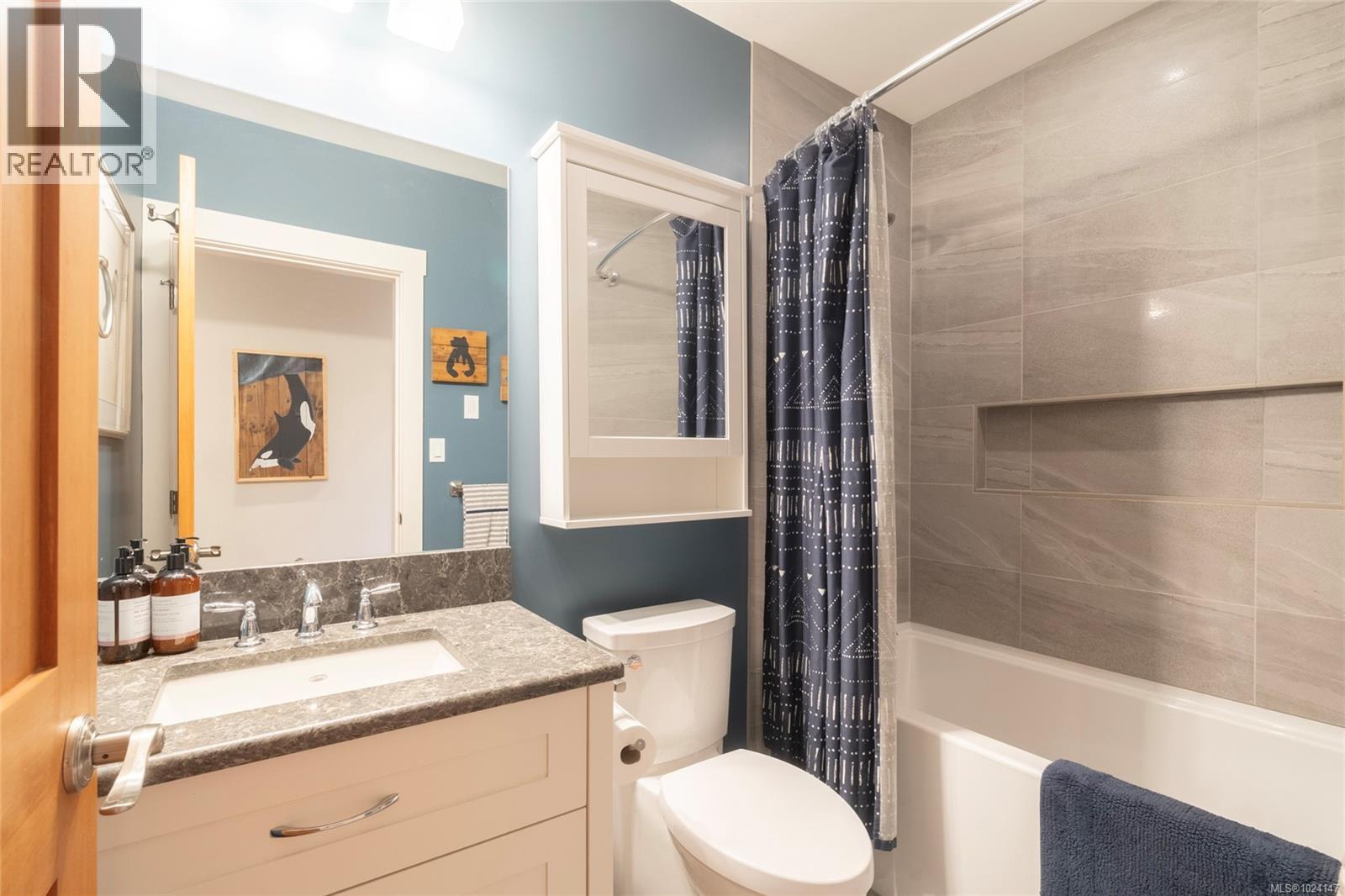 7342 Lakefront Pl, Lake Cowichan