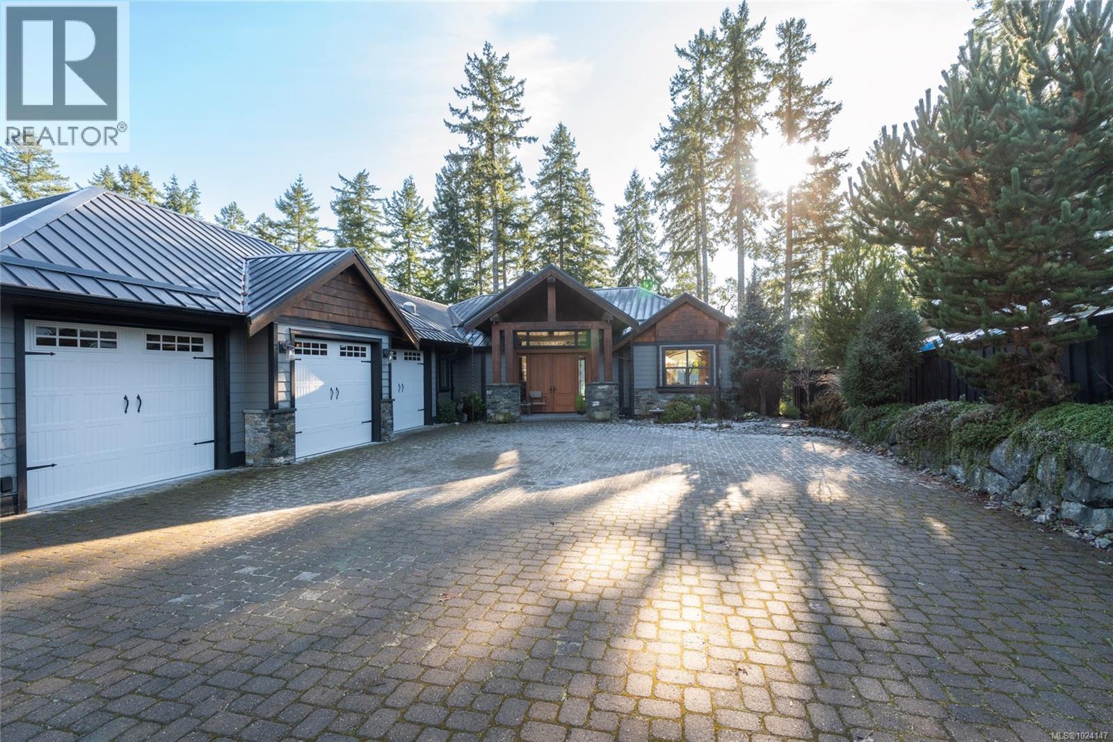7342 Lakefront Pl, Lake Cowichan