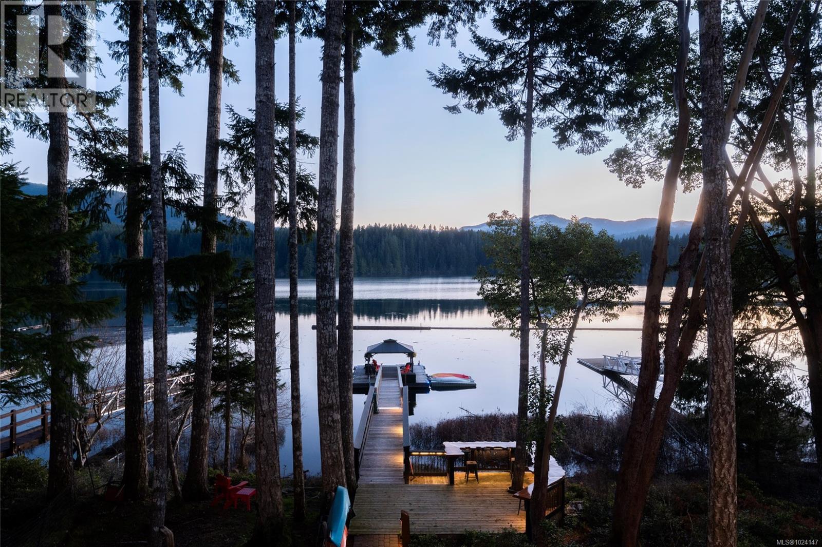 7342 Lakefront Pl, Lake Cowichan