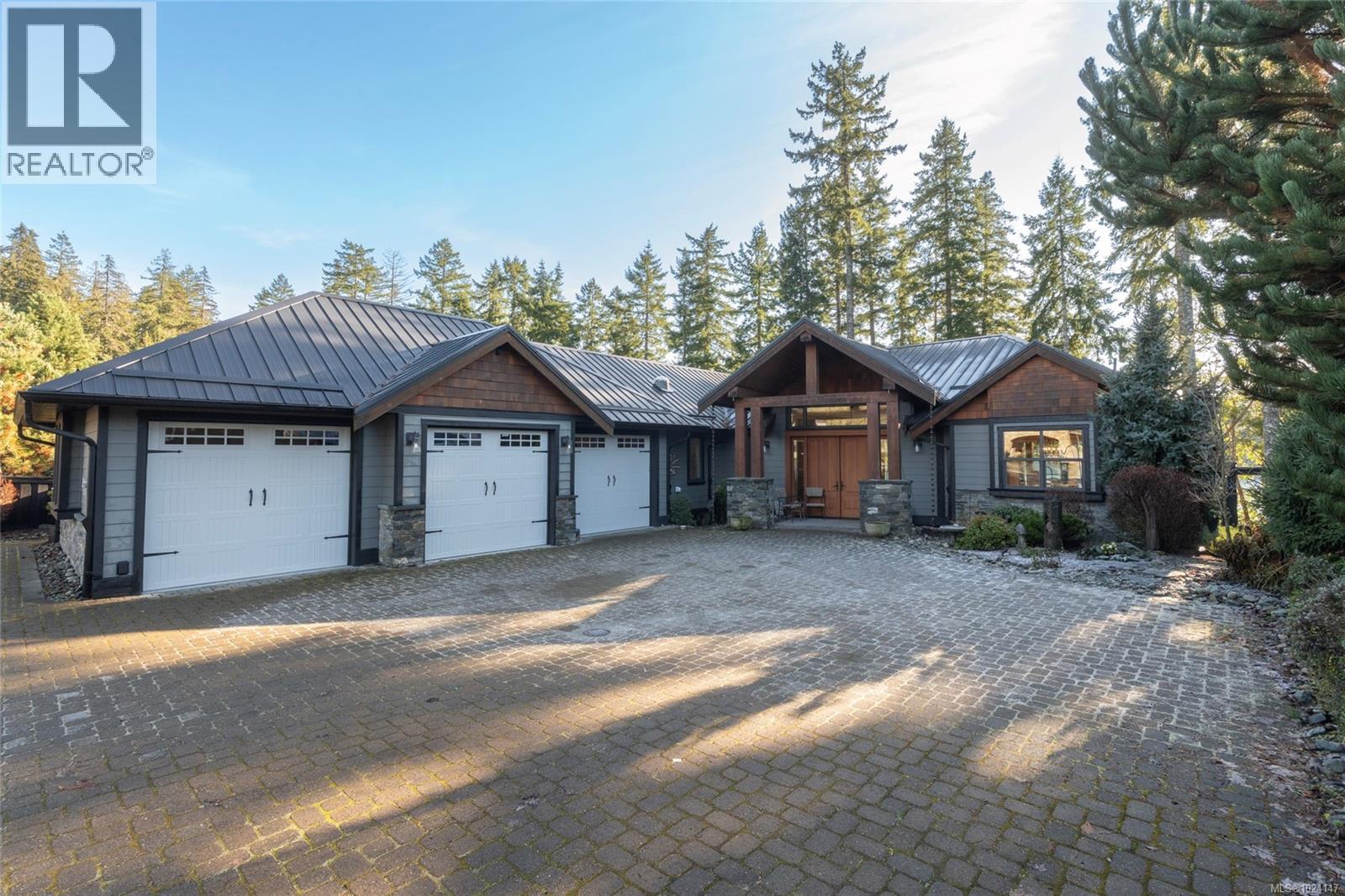 7342 Lakefront Pl, Lake Cowichan