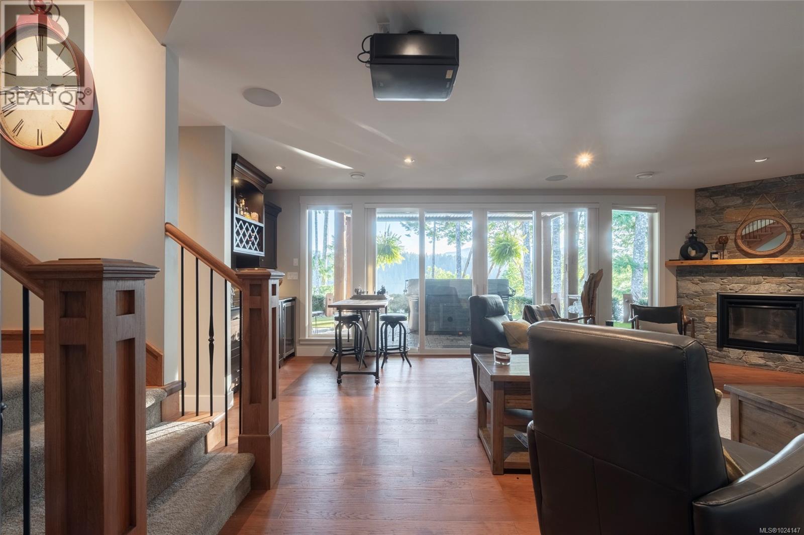 7342 Lakefront Pl, Lake Cowichan