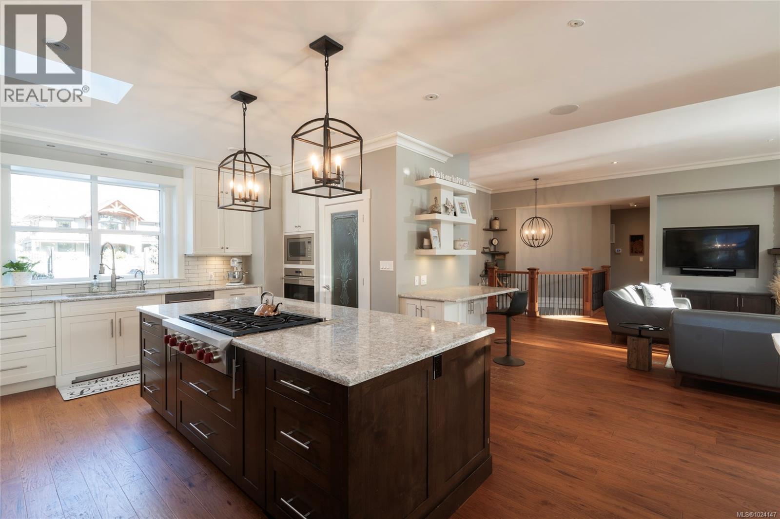 7342 Lakefront Pl, Lake Cowichan