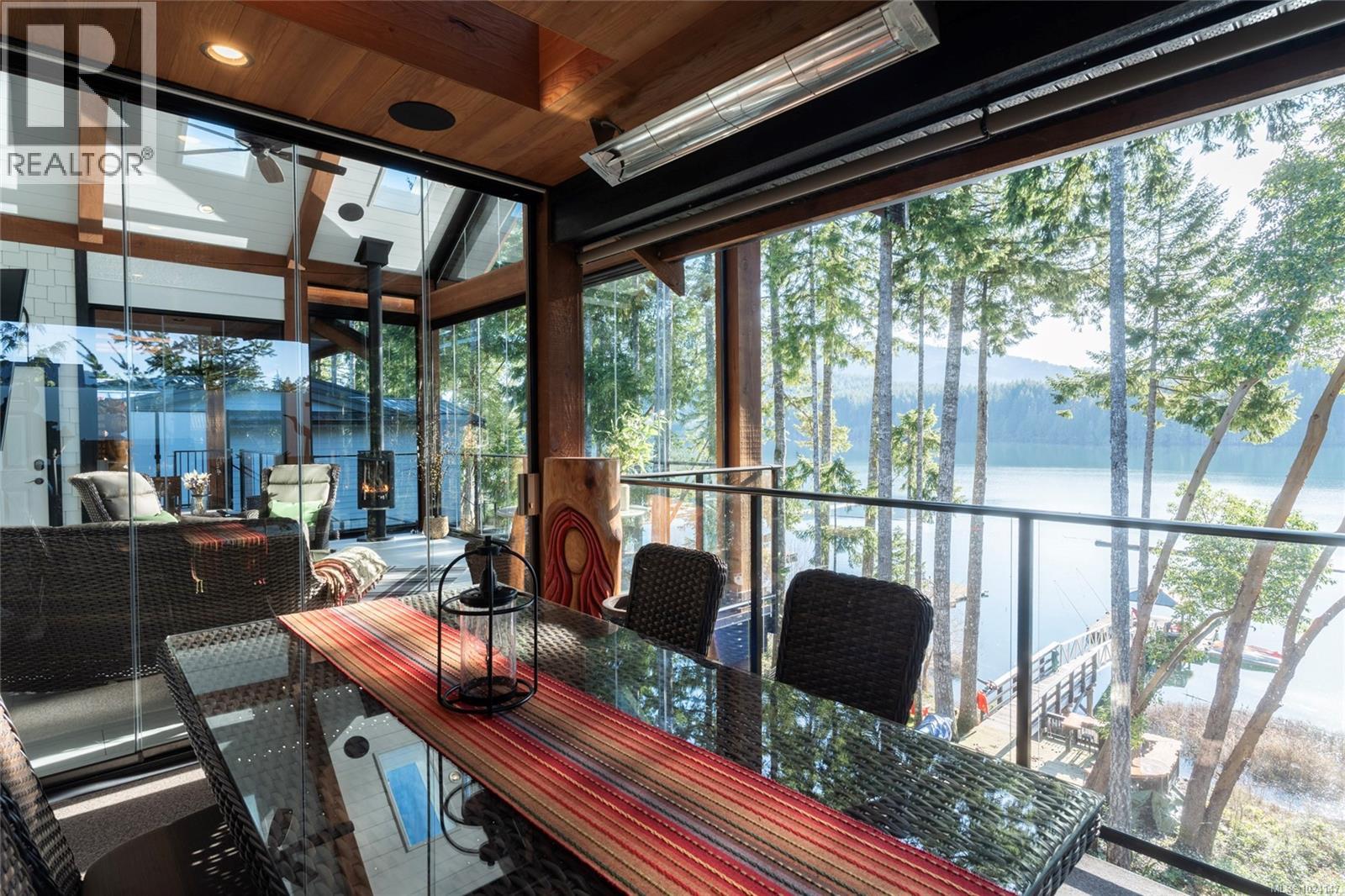 7342 Lakefront Pl, Lake Cowichan