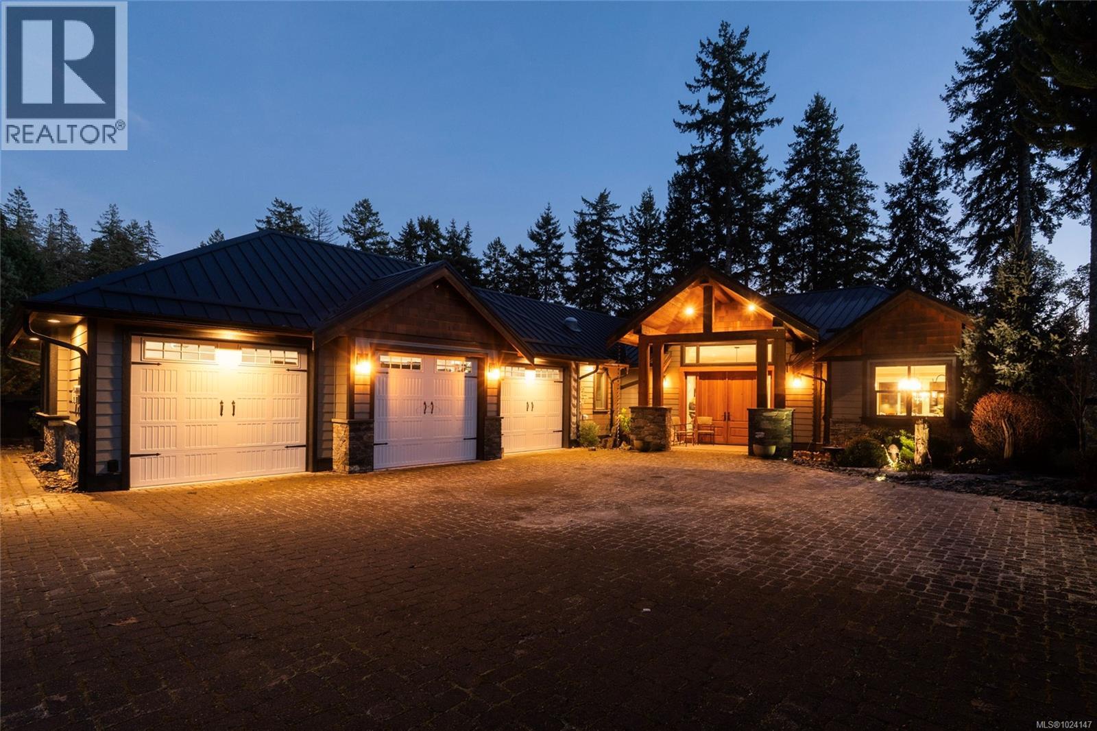 7342 Lakefront Pl, Lake Cowichan