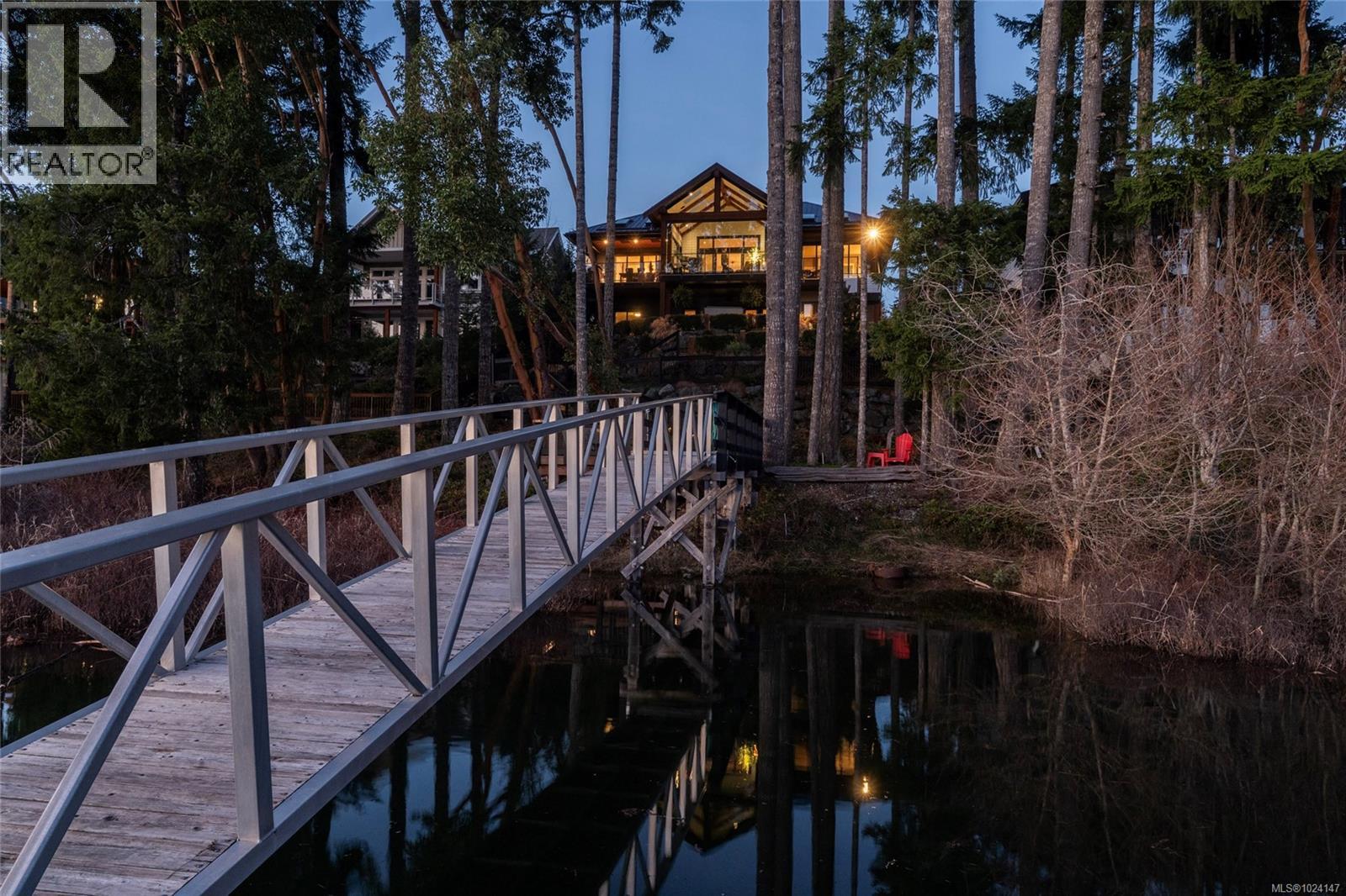 7342 Lakefront Pl, Lake Cowichan