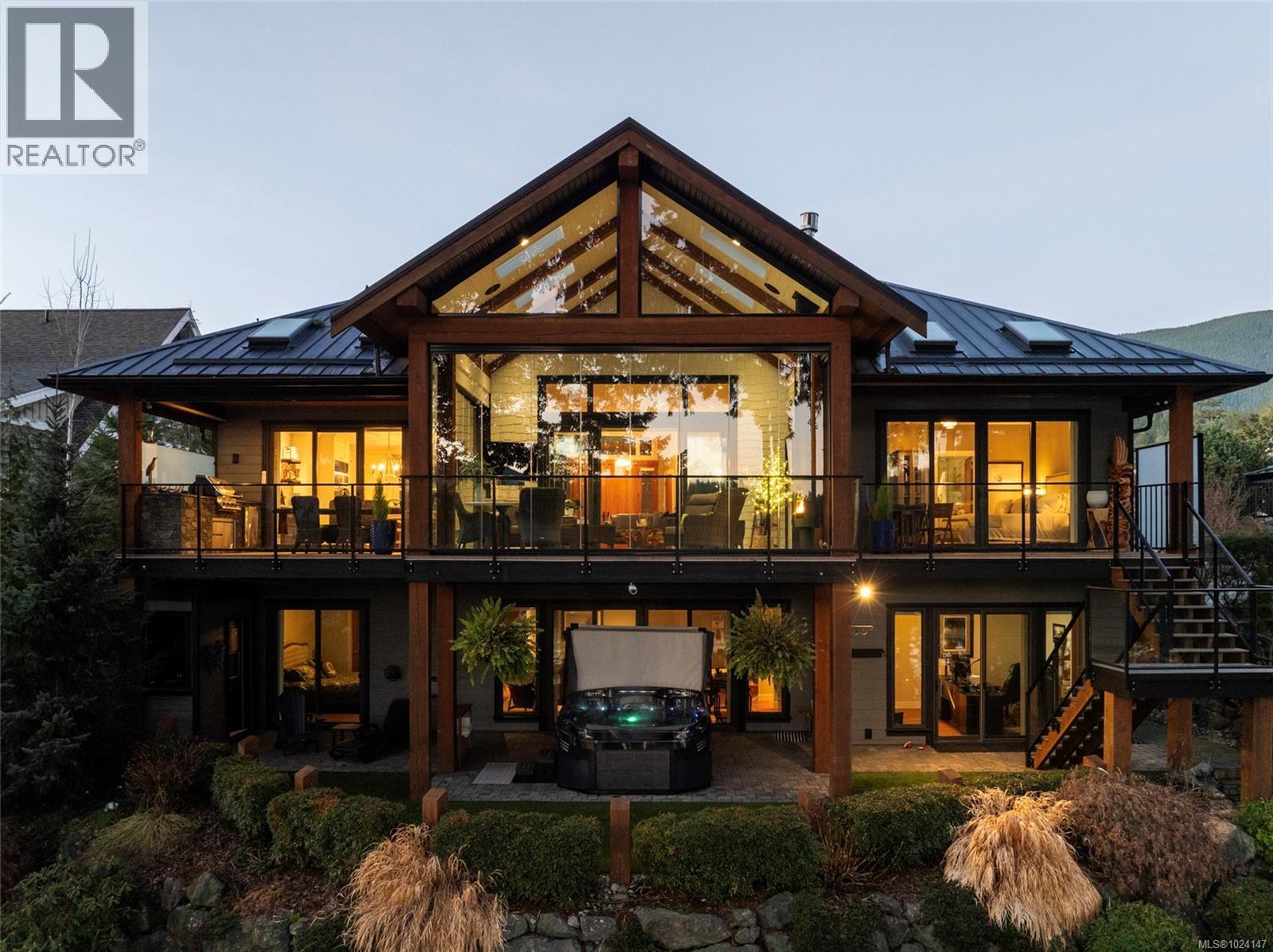 7342 Lakefront Pl, Lake Cowichan