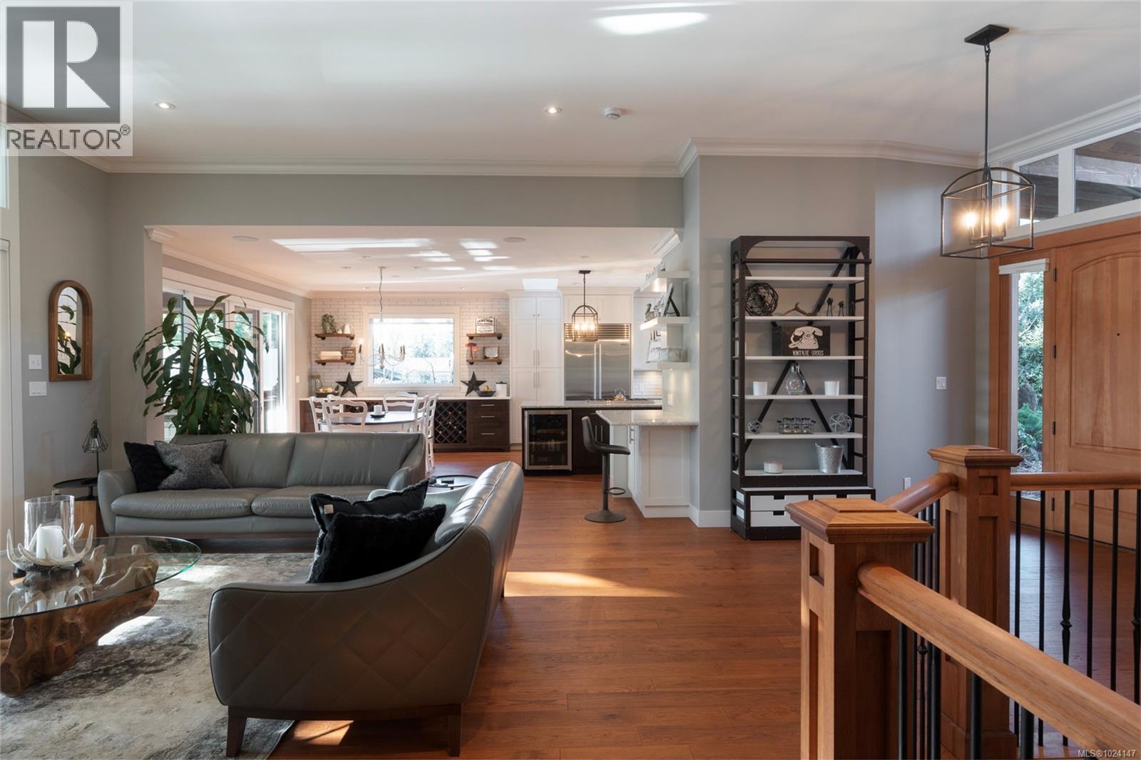 7342 Lakefront Pl, Lake Cowichan