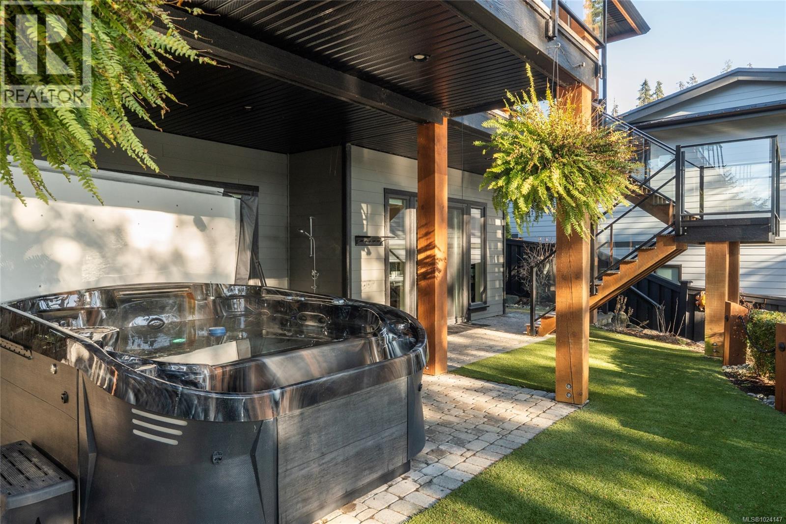 7342 Lakefront Pl, Lake Cowichan