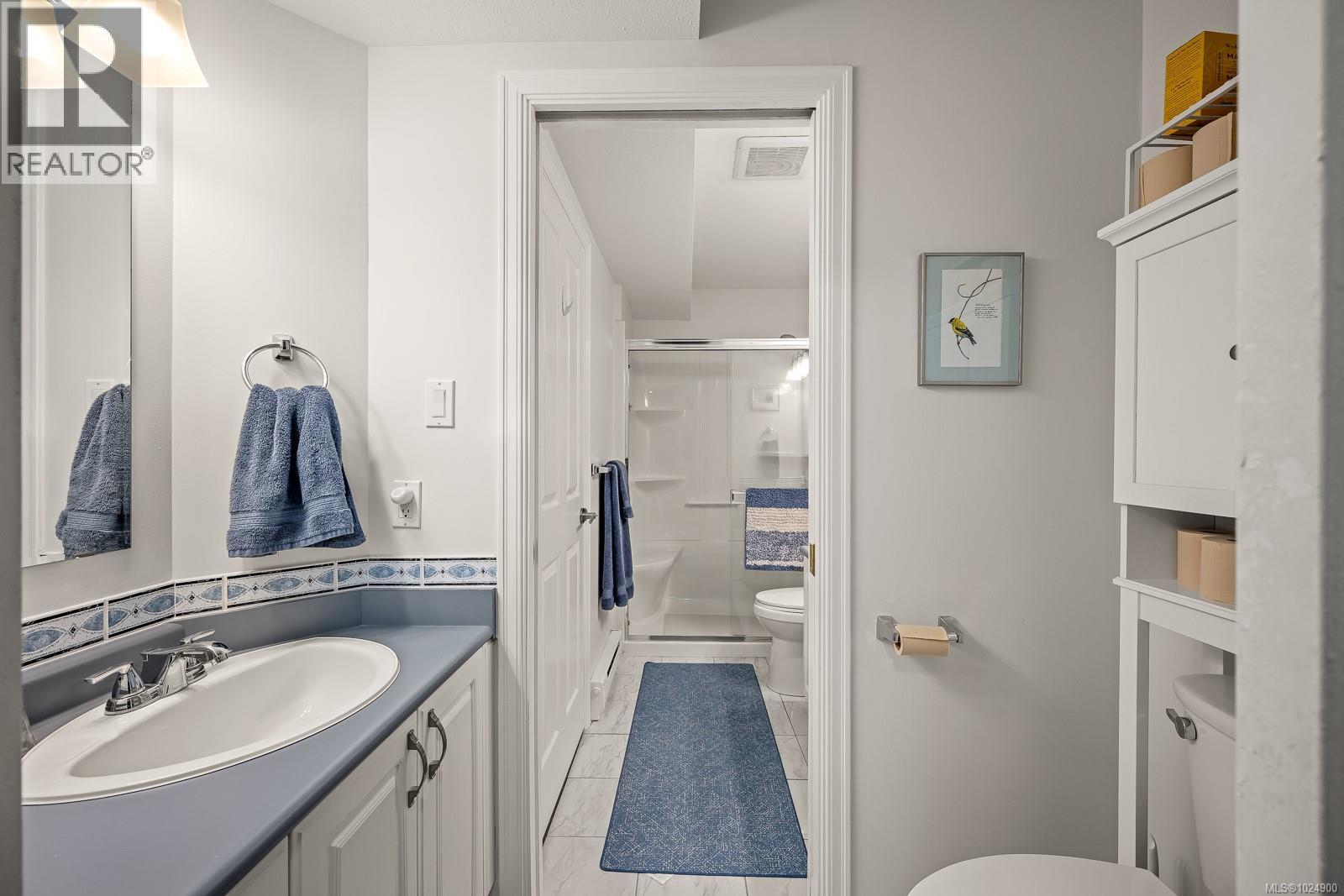 #104 1970 COMOX AVE - 26