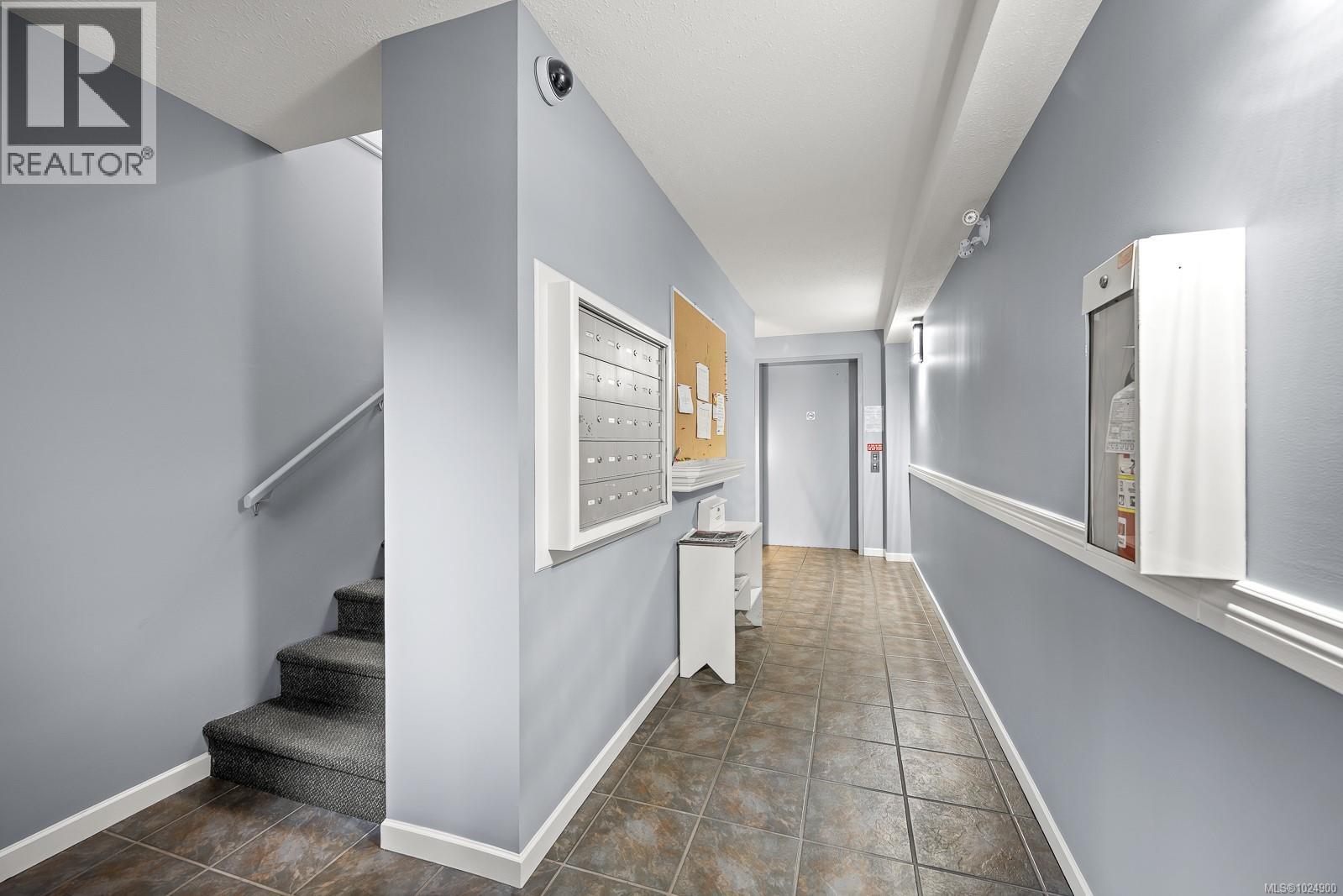 #104 1970 COMOX AVE - 30