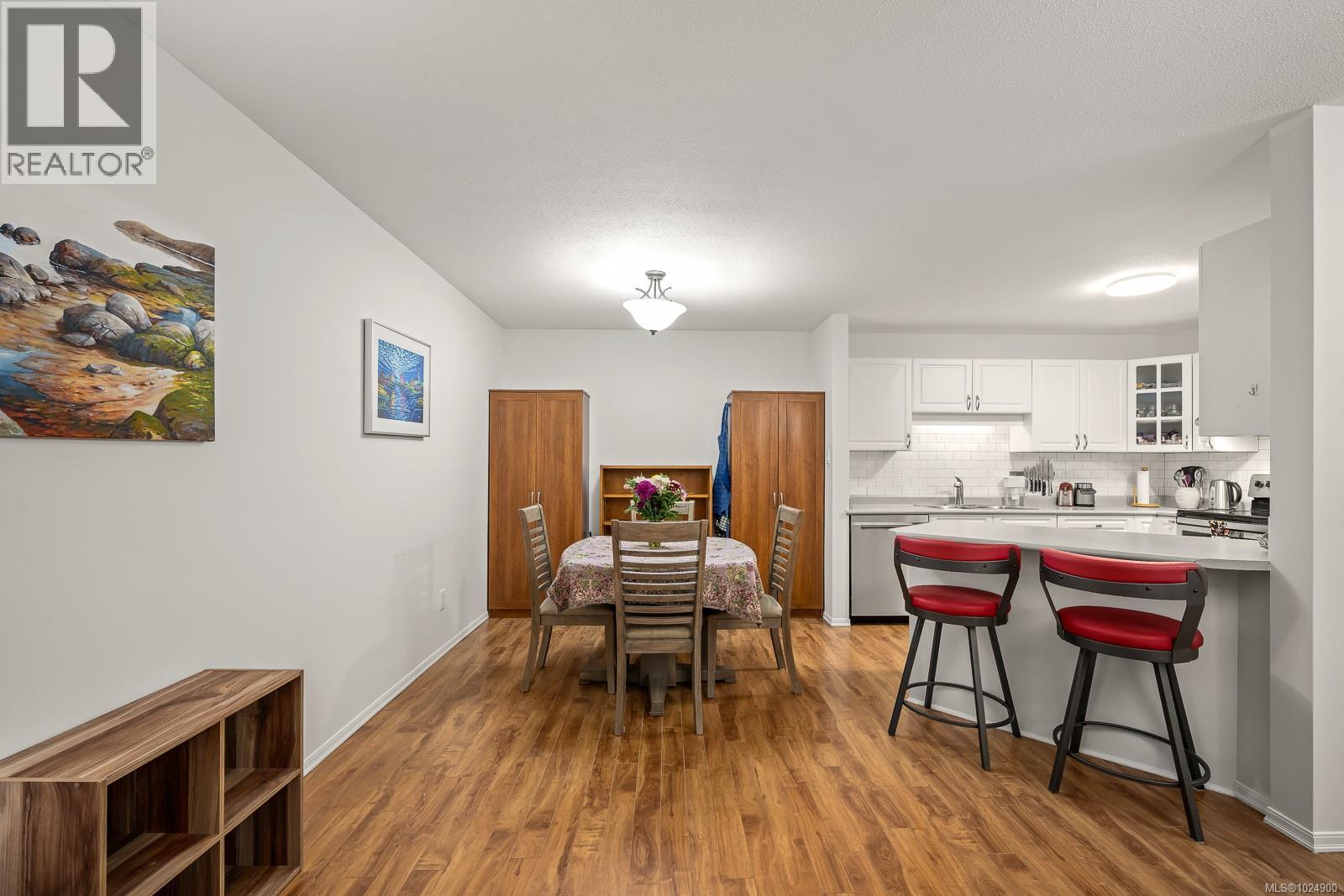 #104 1970 COMOX AVE - 8