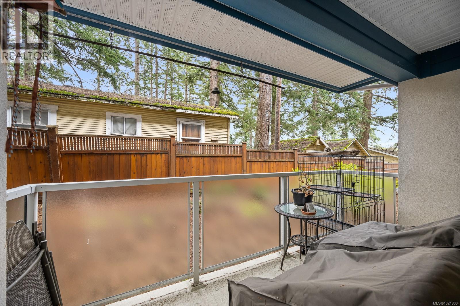 #104 1970 COMOX AVE - 19