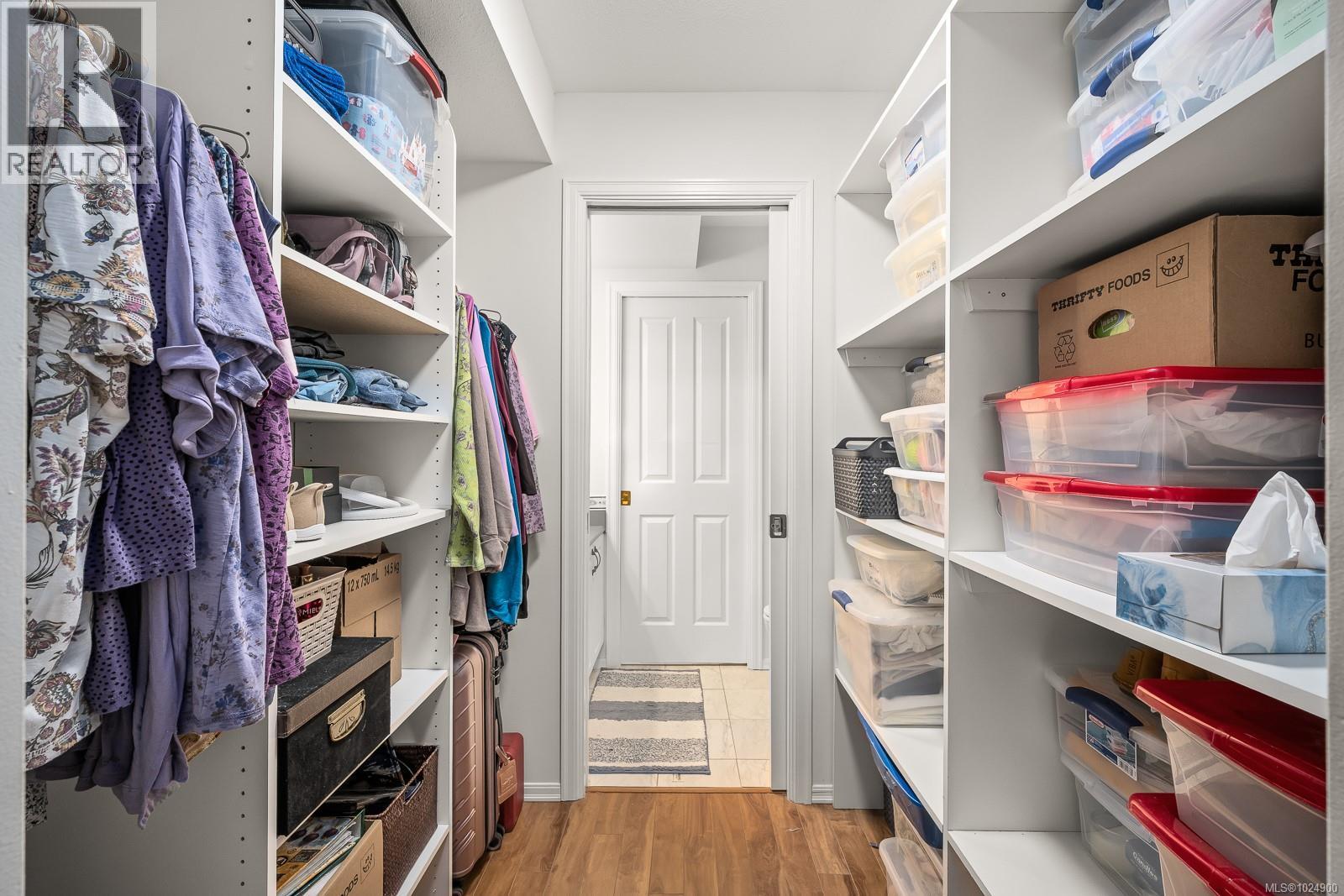 #104 1970 COMOX AVE - 25