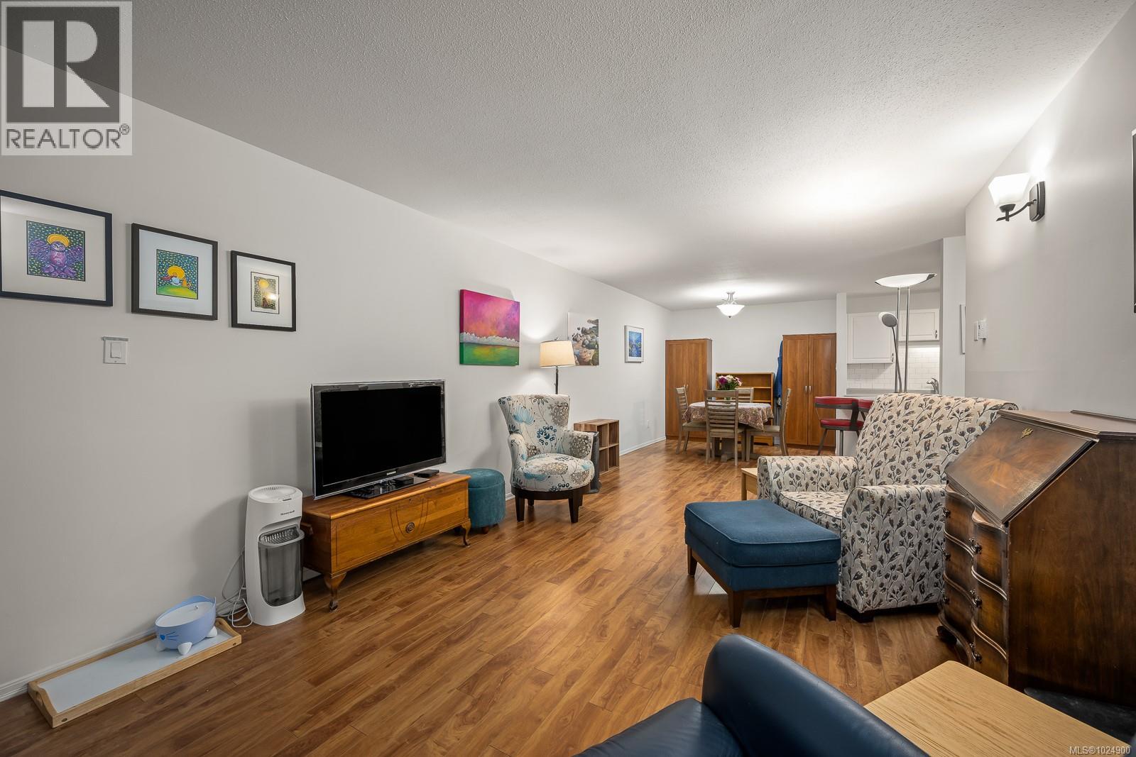 #104 1970 COMOX AVE - 7