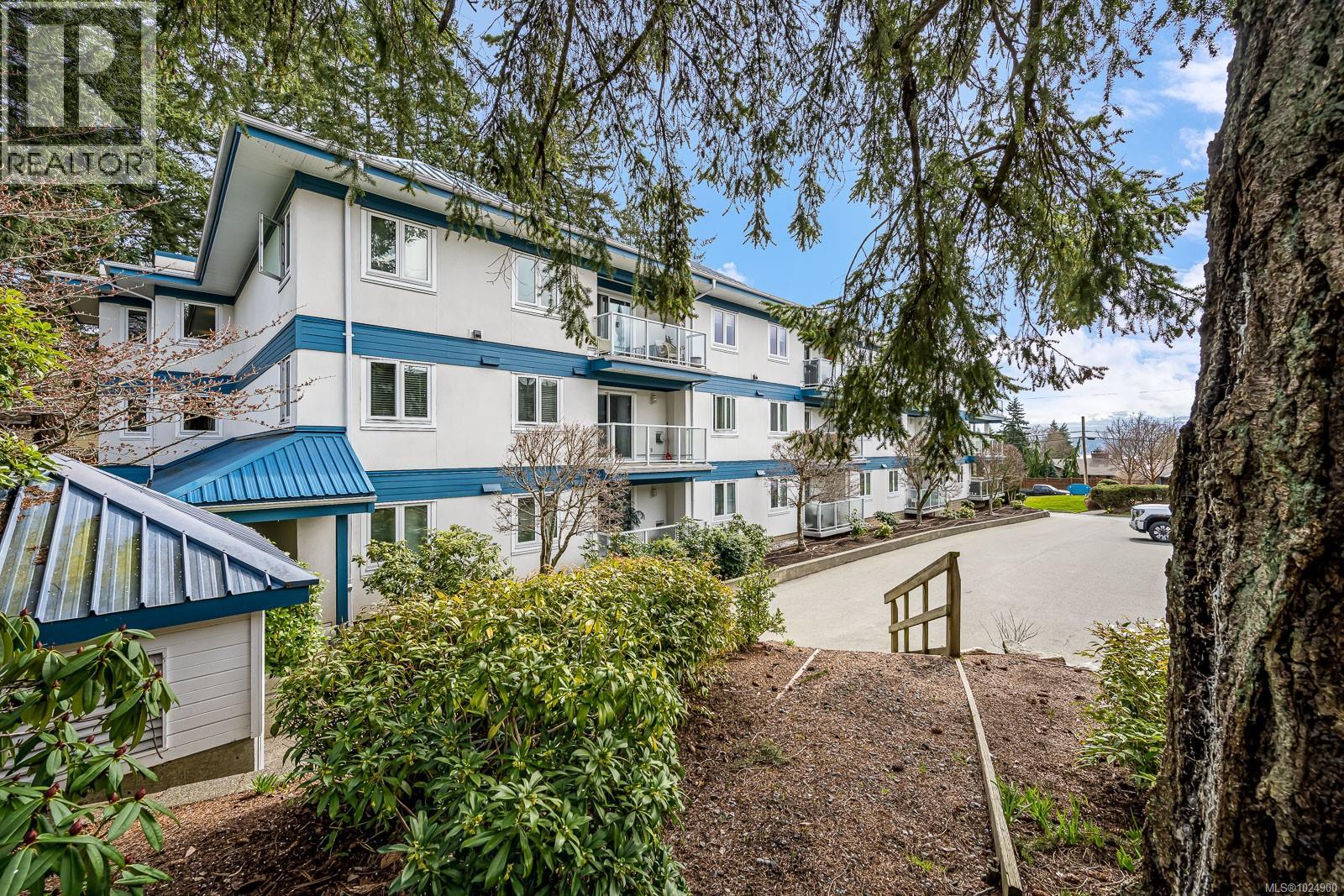 #104 1970 Comox Ave - 34