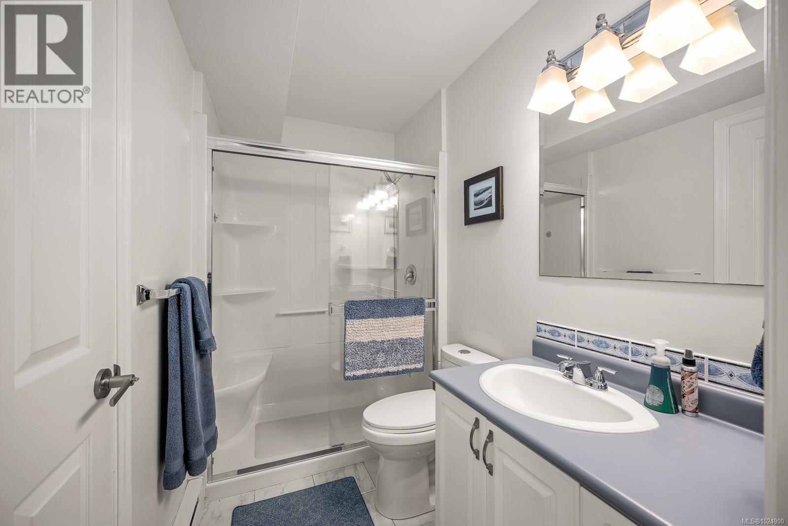 #104 1970 COMOX AVE - 28