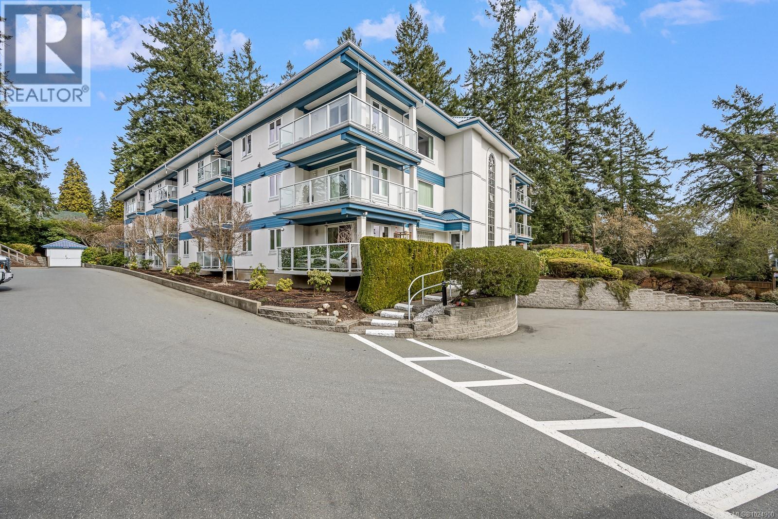 #104 1970 Comox Ave - 35