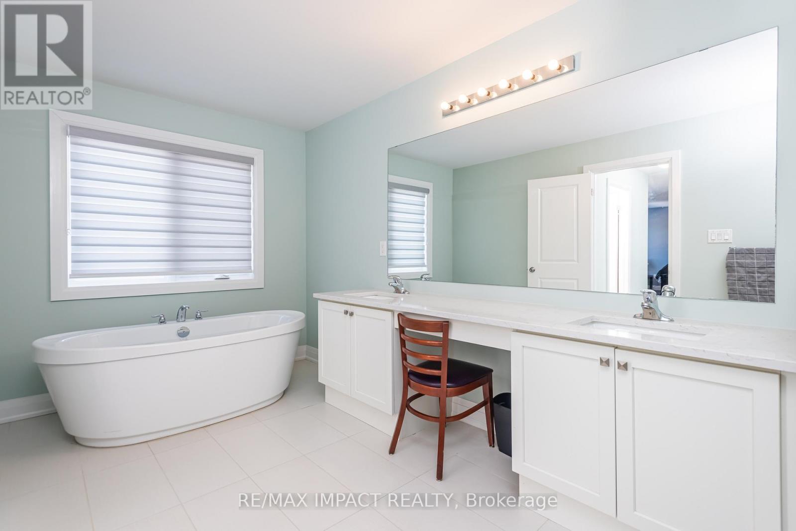 11 LARKIN LANE - 34