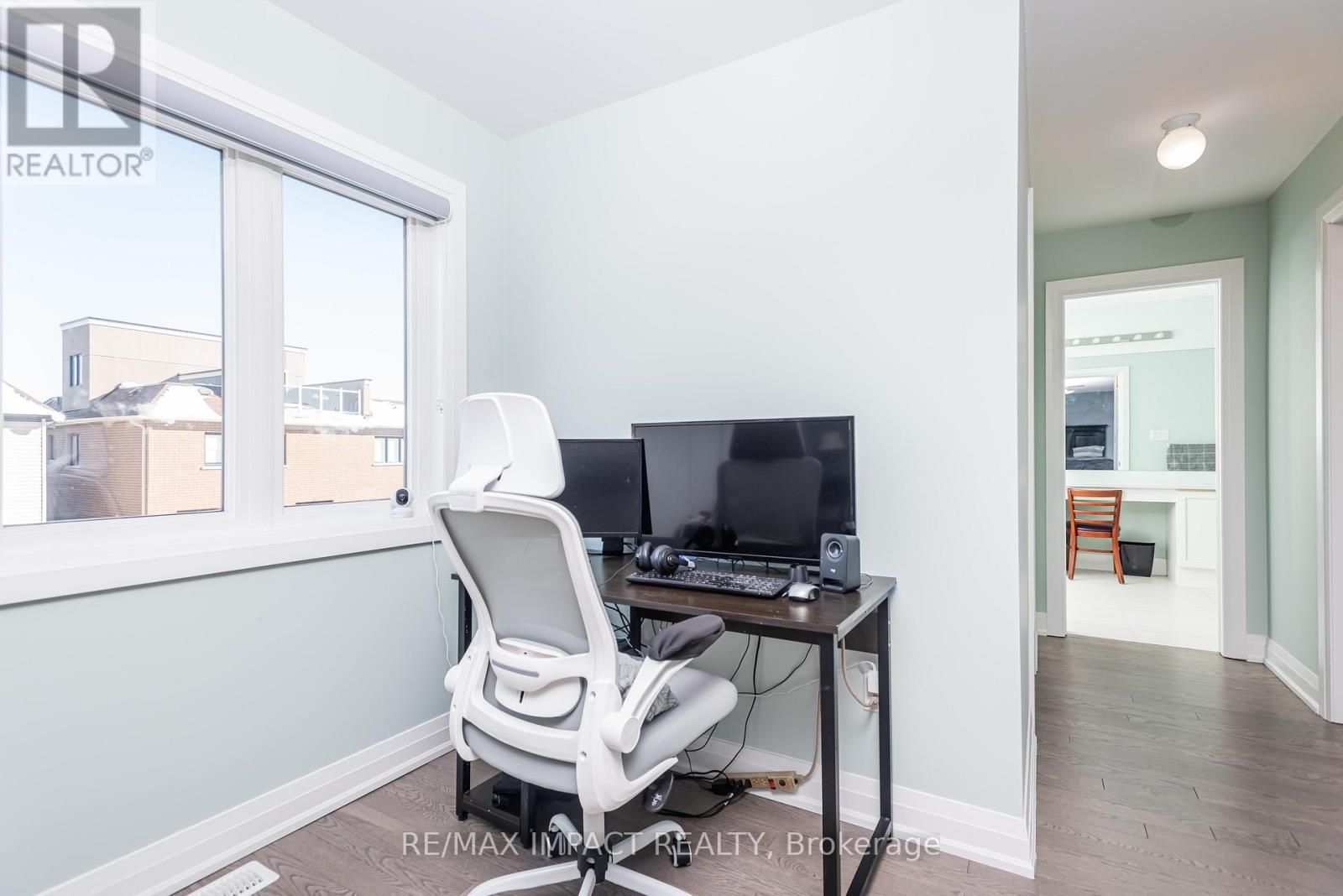 11 LARKIN LANE - 32