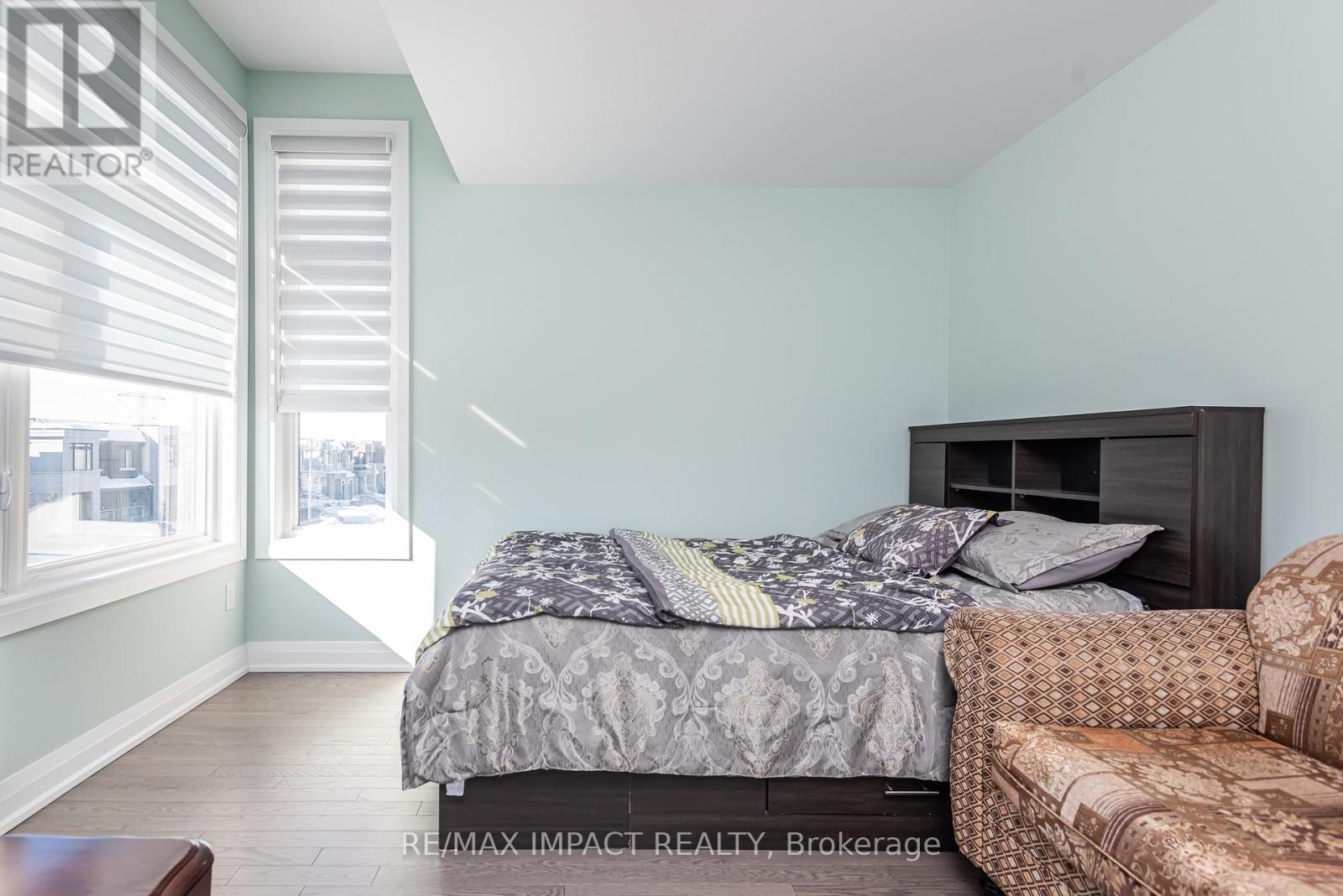11 LARKIN LANE - 43