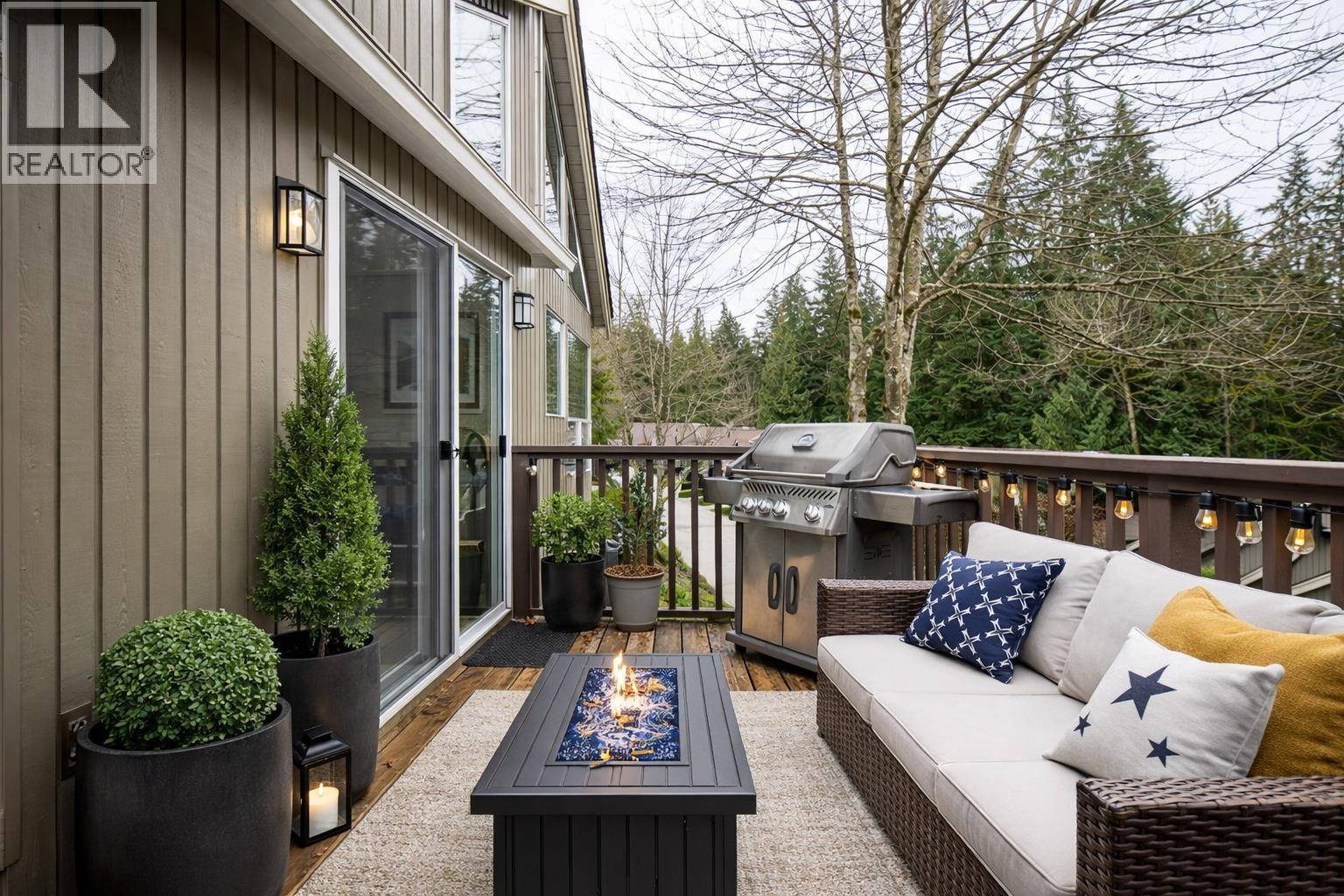 22 4055 INDIAN RIVER DRIVE, North Vancouver