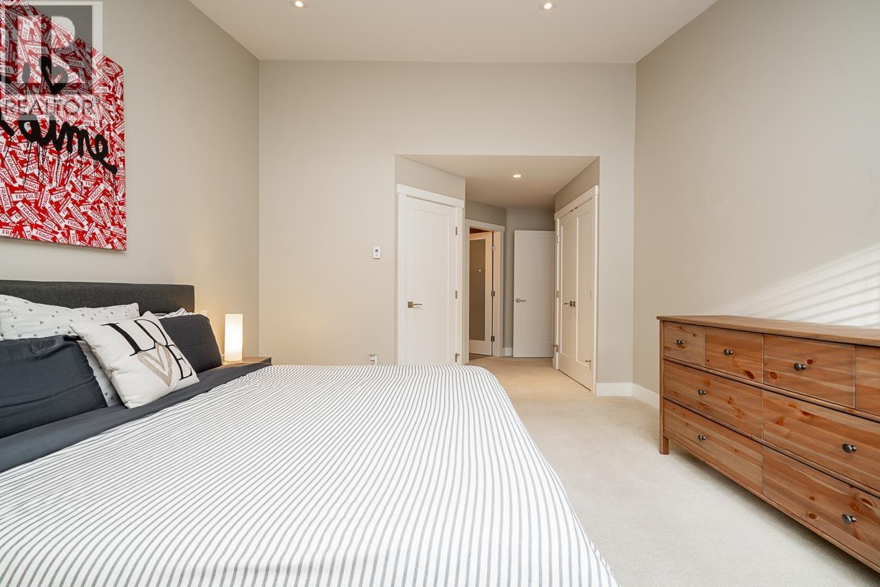 22 4055 INDIAN RIVER DRIVE, North Vancouver