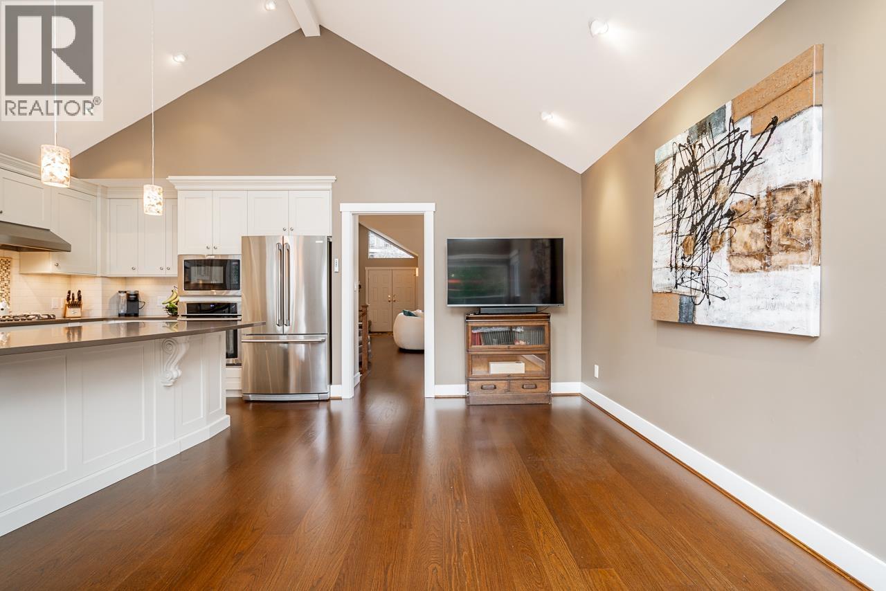 22 4055 INDIAN RIVER DRIVE, North Vancouver