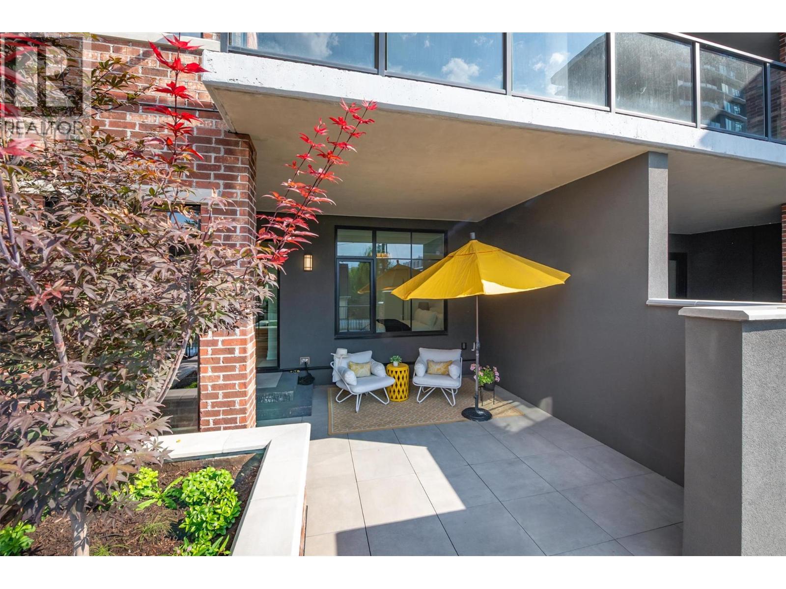 102 450 Groves Avenue, Kelowna