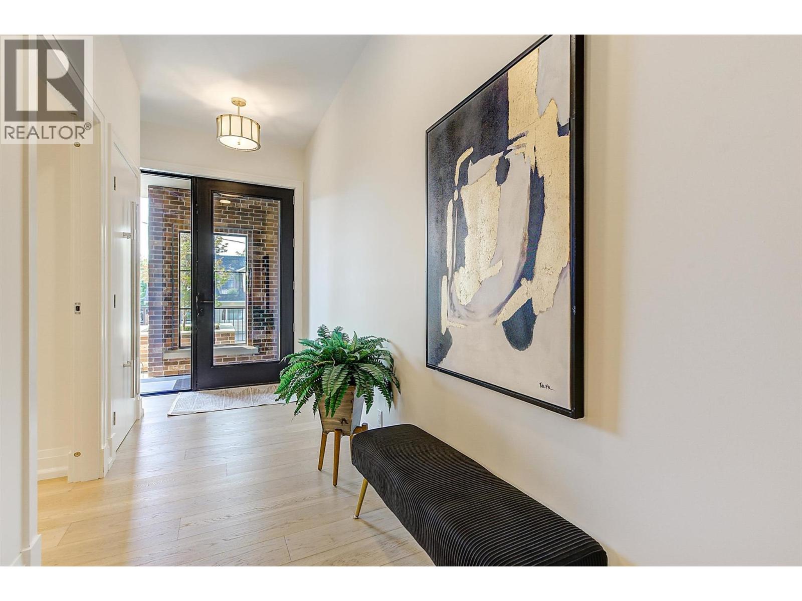 102 450 Groves Avenue, Kelowna