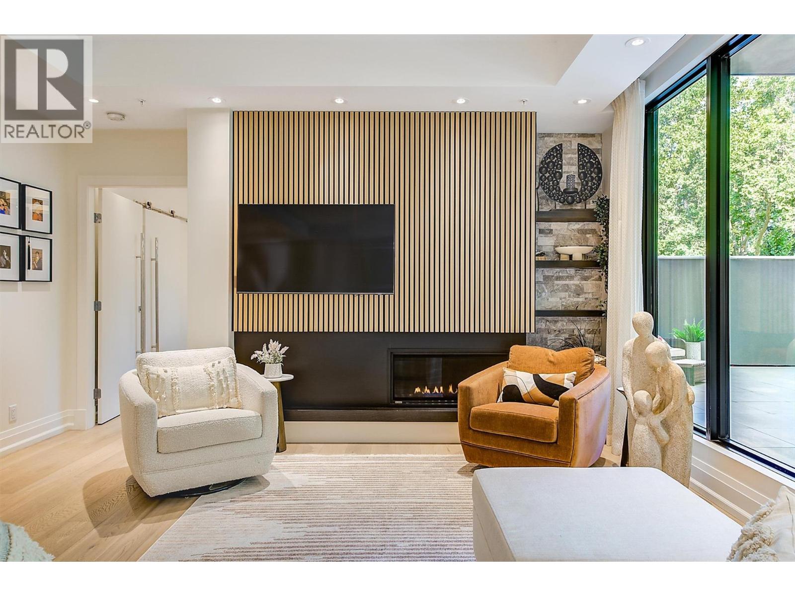 102 450 Groves Avenue, Kelowna