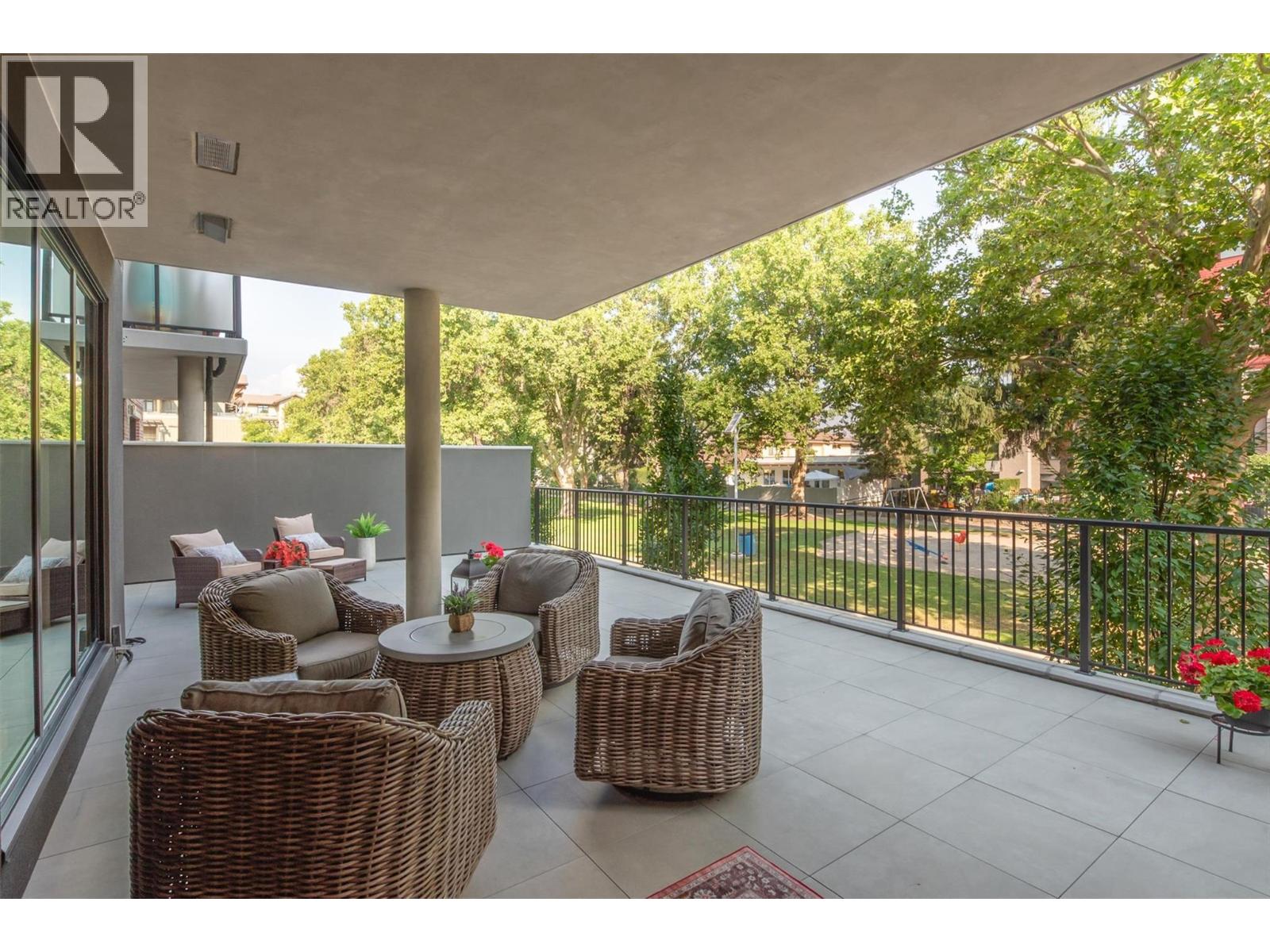 102 450 Groves Avenue, Kelowna