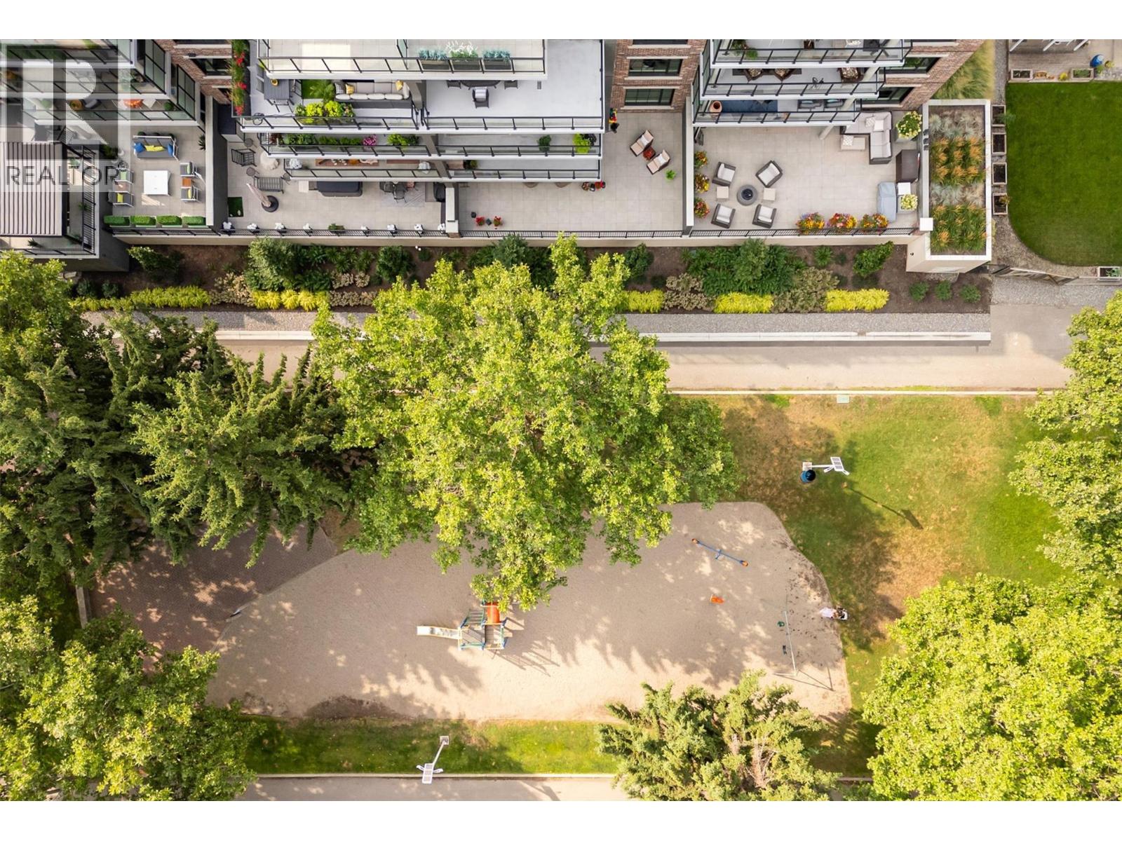 102 450 Groves Avenue, Kelowna