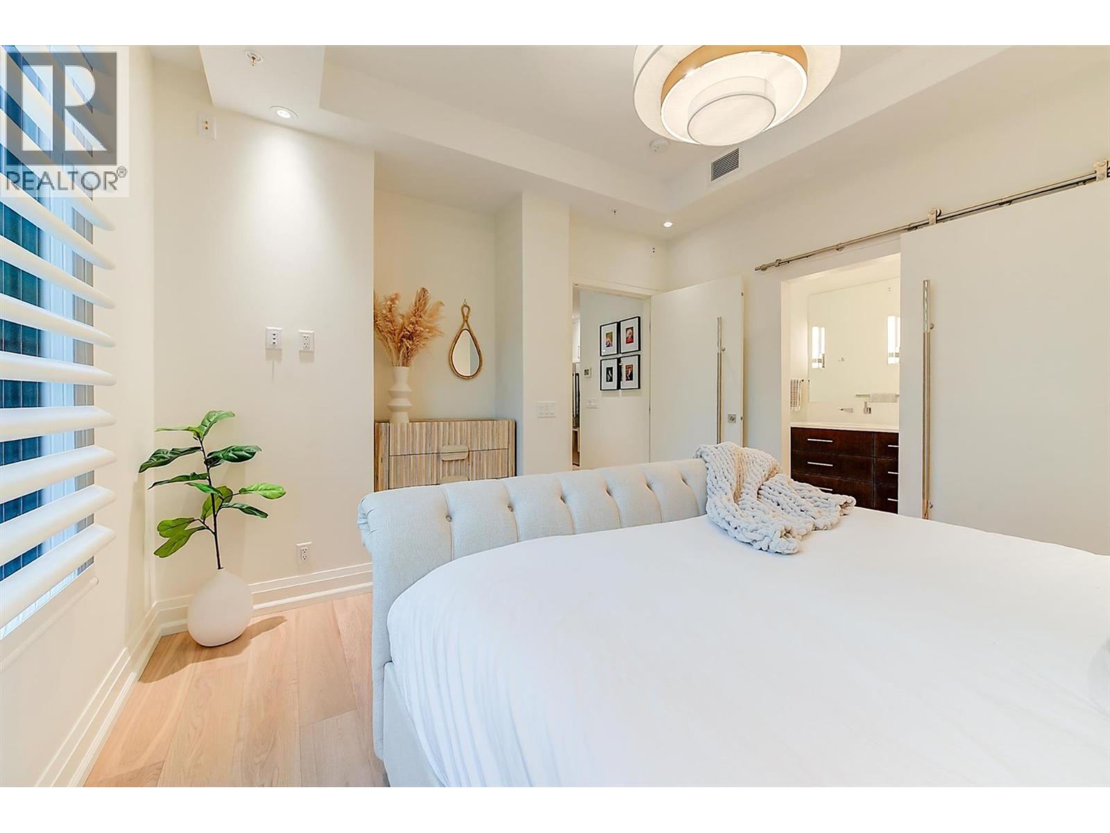 102 450 Groves Avenue, Kelowna