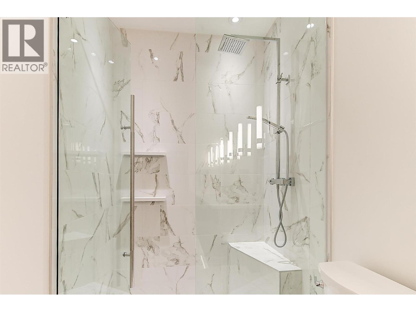 102 450 Groves Avenue, Kelowna