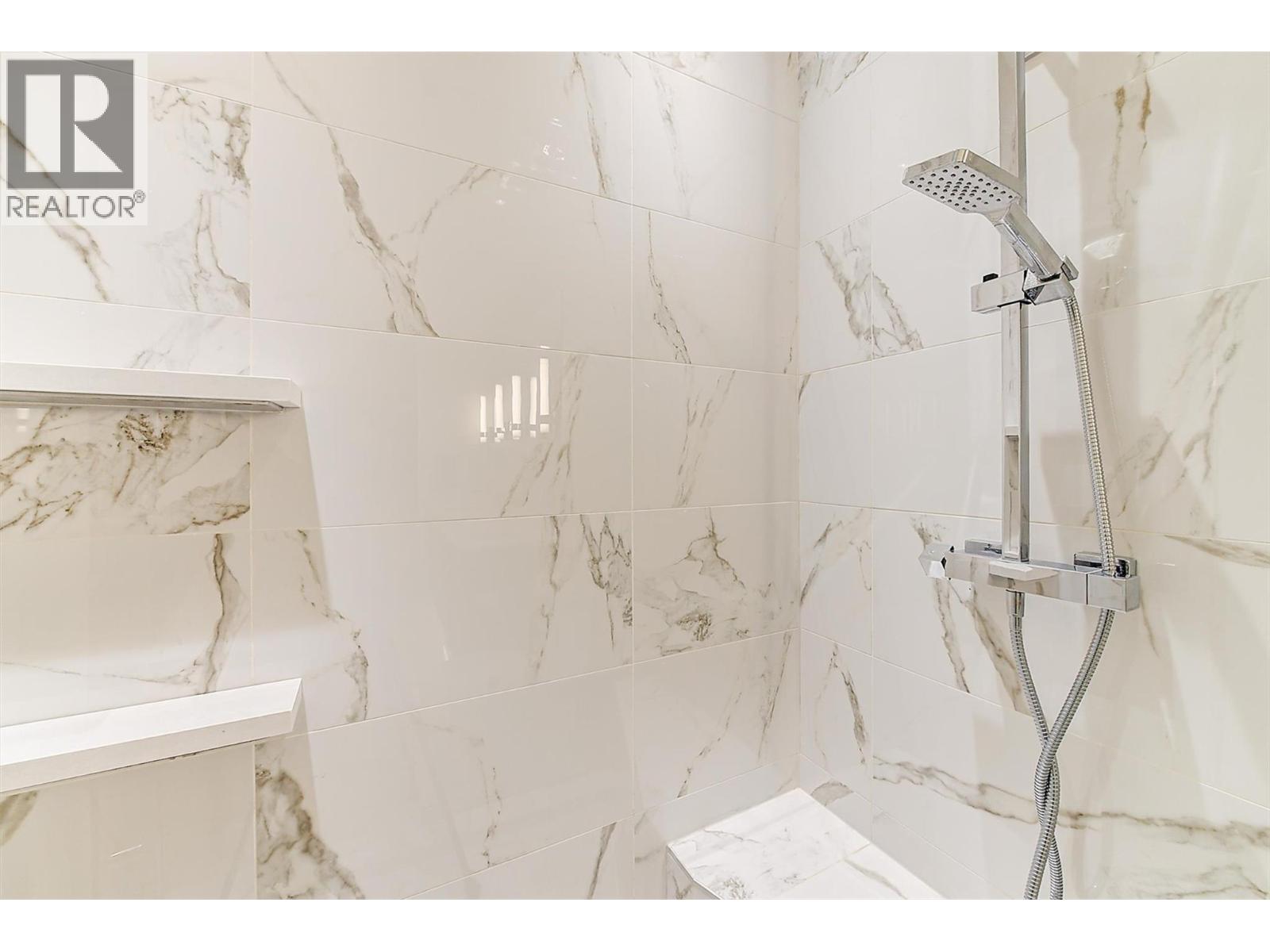 102 450 Groves Avenue, Kelowna