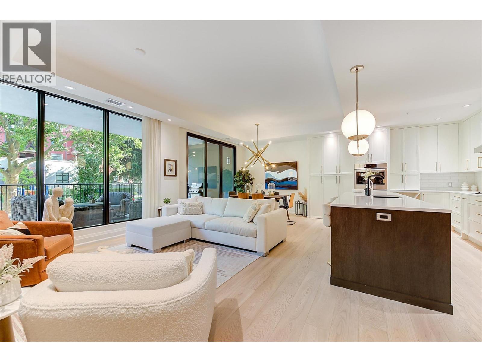 102 450 Groves Avenue, Kelowna