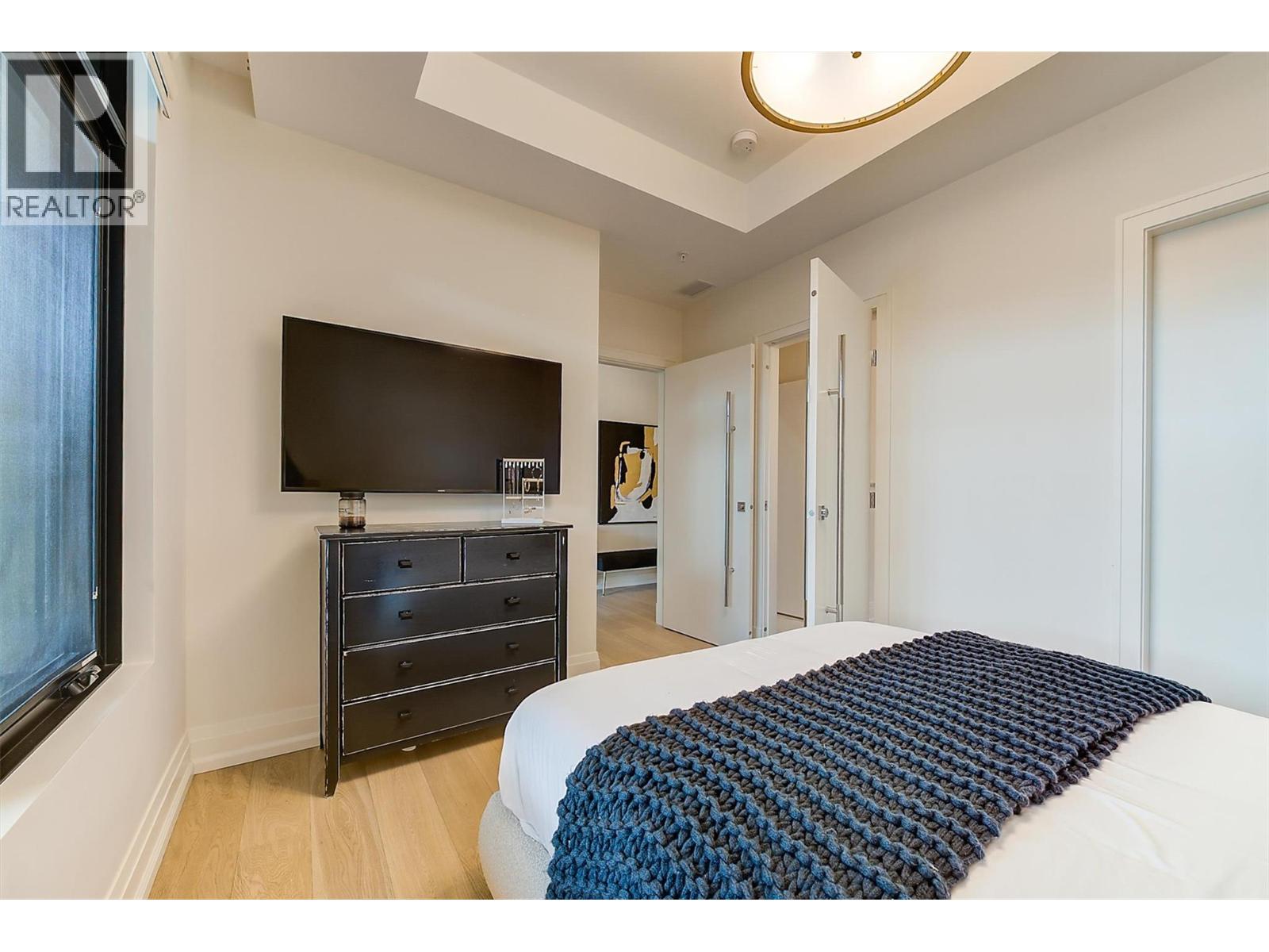 102 450 Groves Avenue, Kelowna