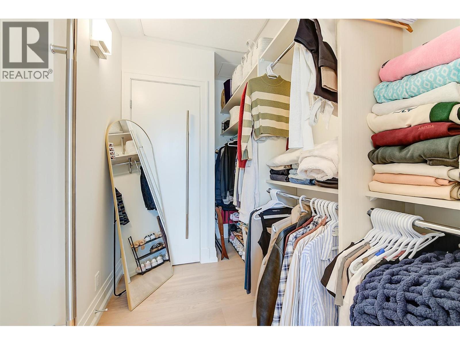 102 450 Groves Avenue, Kelowna