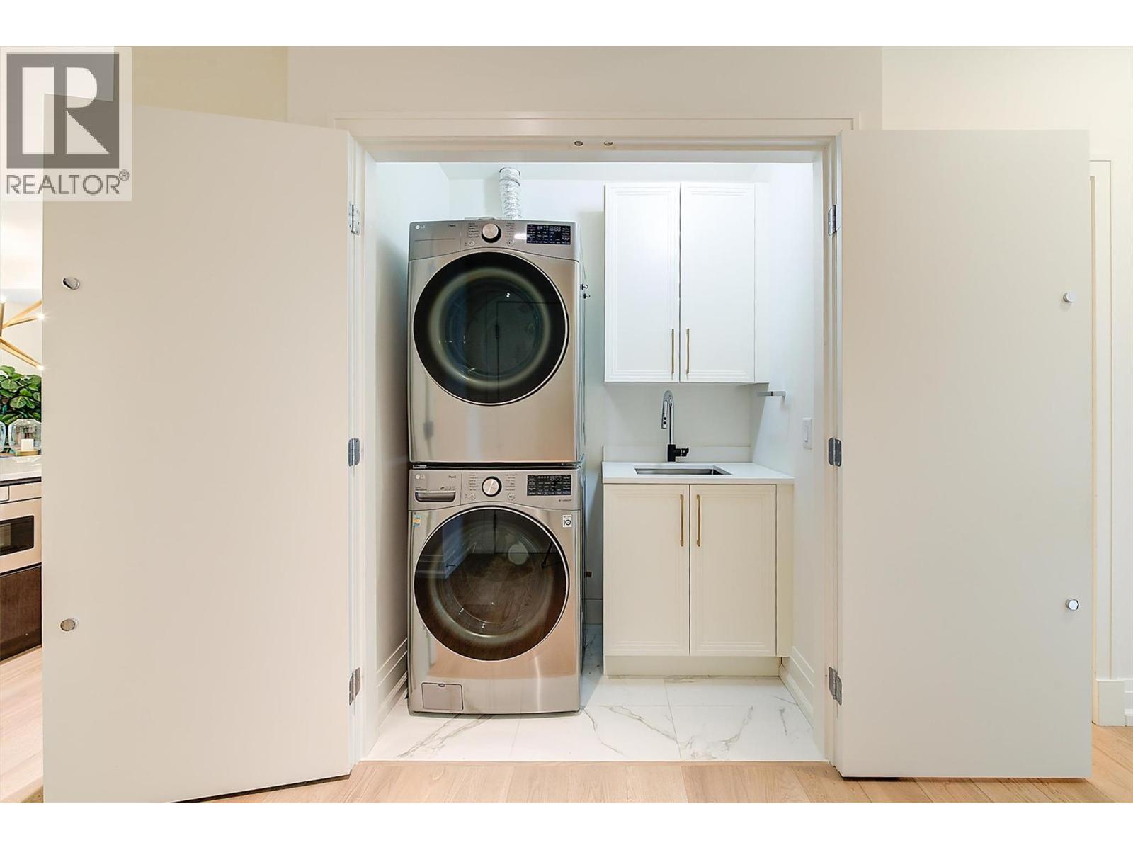 102 450 Groves Avenue, Kelowna