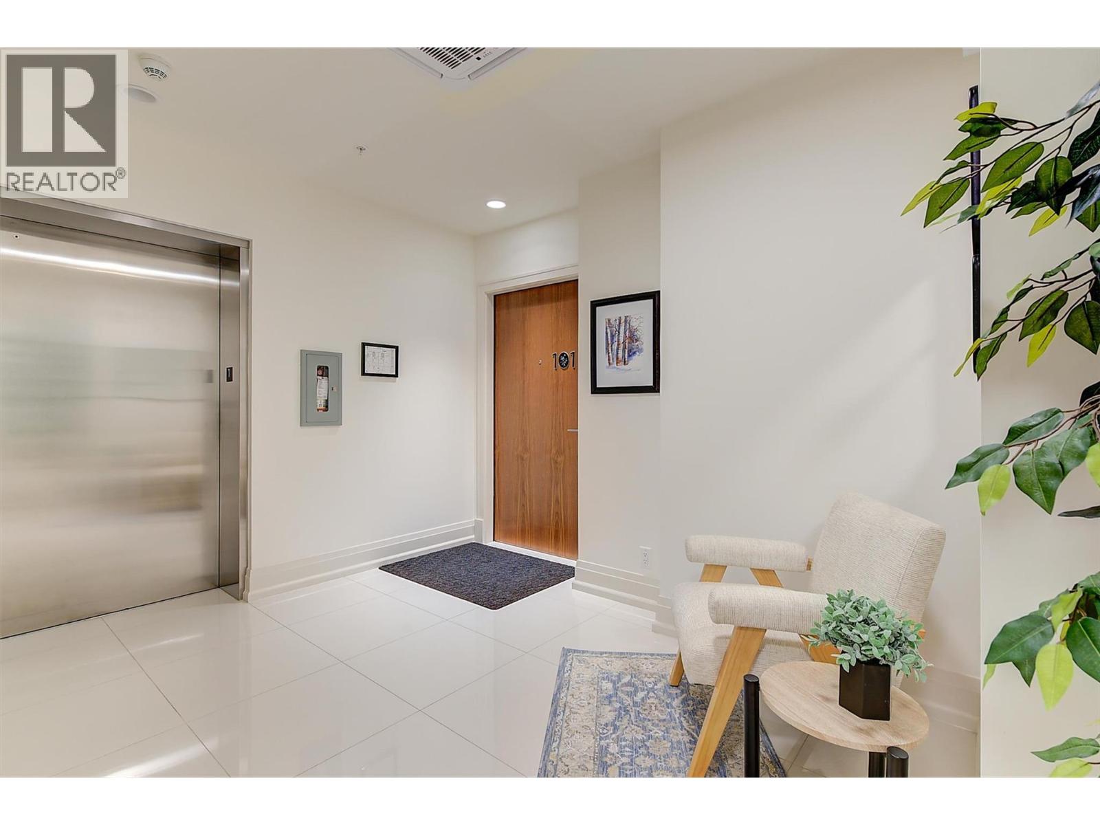 102 450 Groves Avenue, Kelowna