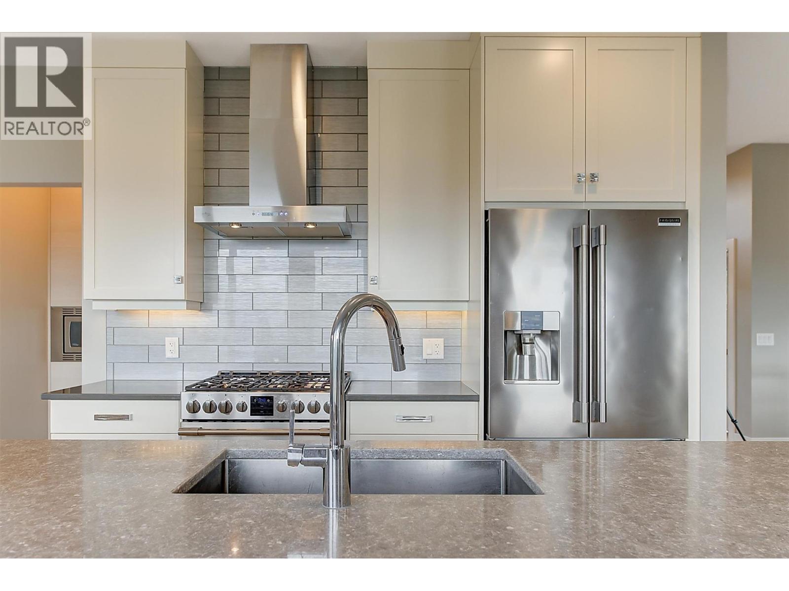 6 514 Quartz Crescent, Kelowna