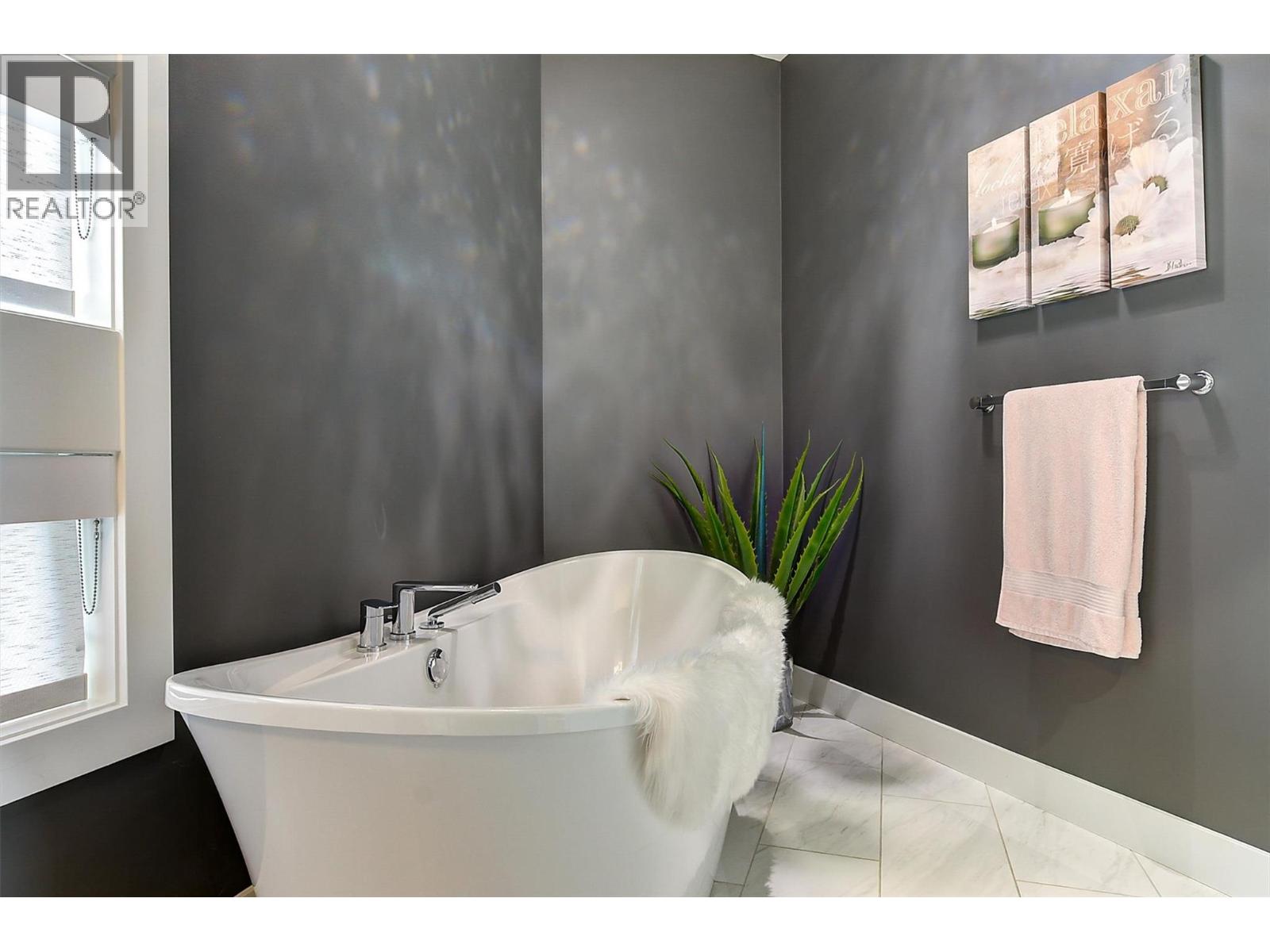 6 514 Quartz Crescent, Kelowna