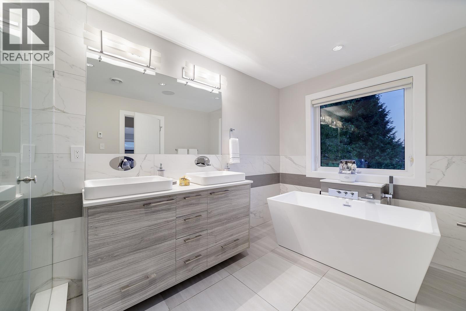 517 GRANADA CRESCENT, North Vancouver