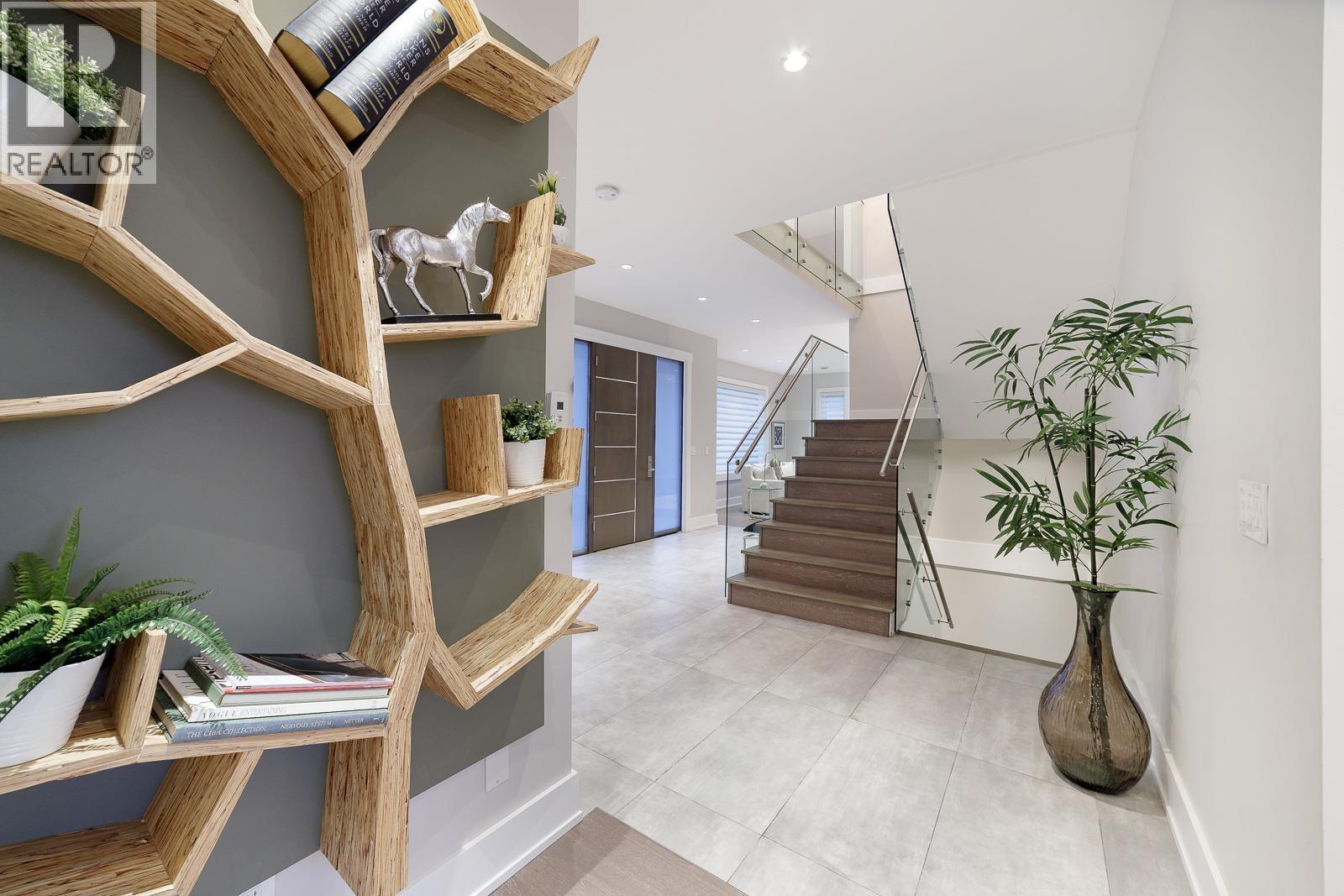 517 GRANADA CRESCENT, North Vancouver