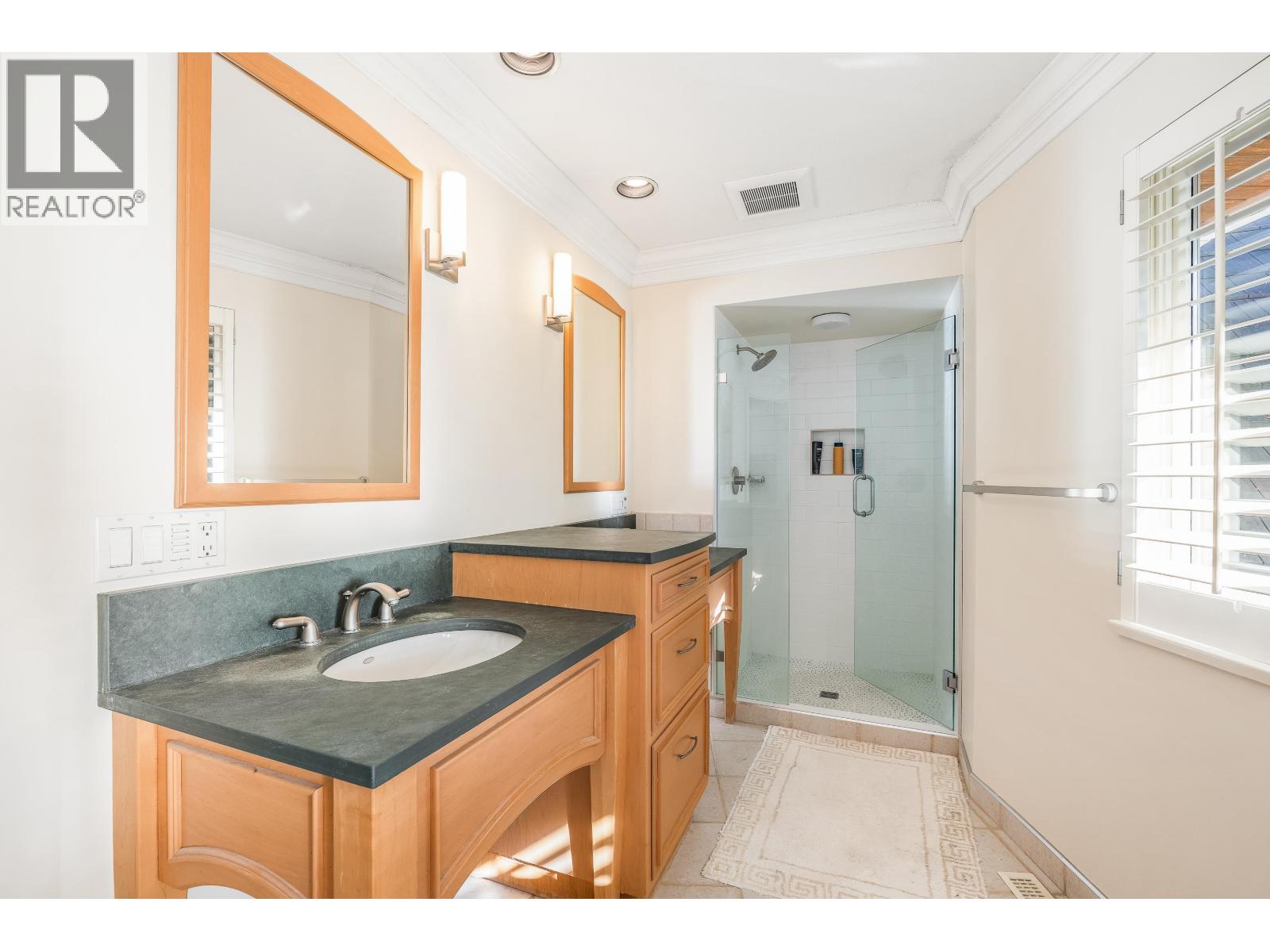 5219 HEADLAND DRIVE, West Vancouver